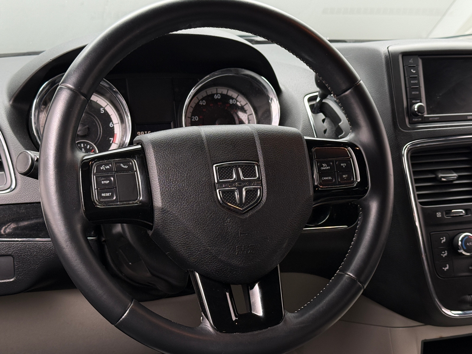 Thumbnail: 2017 Dodge Grand Caravan - 4