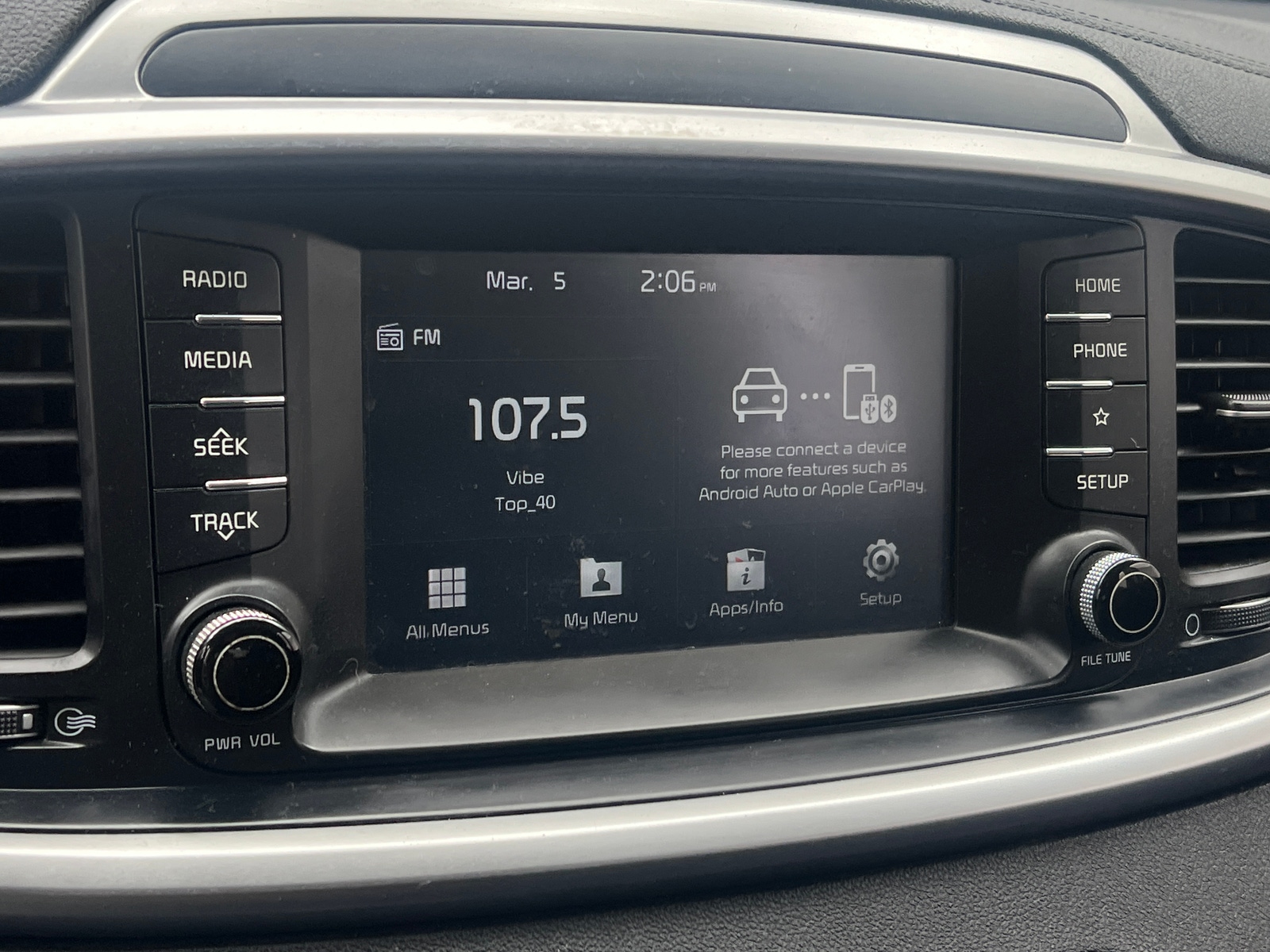 Thumbnail: 2019 Kia Sorento - 4