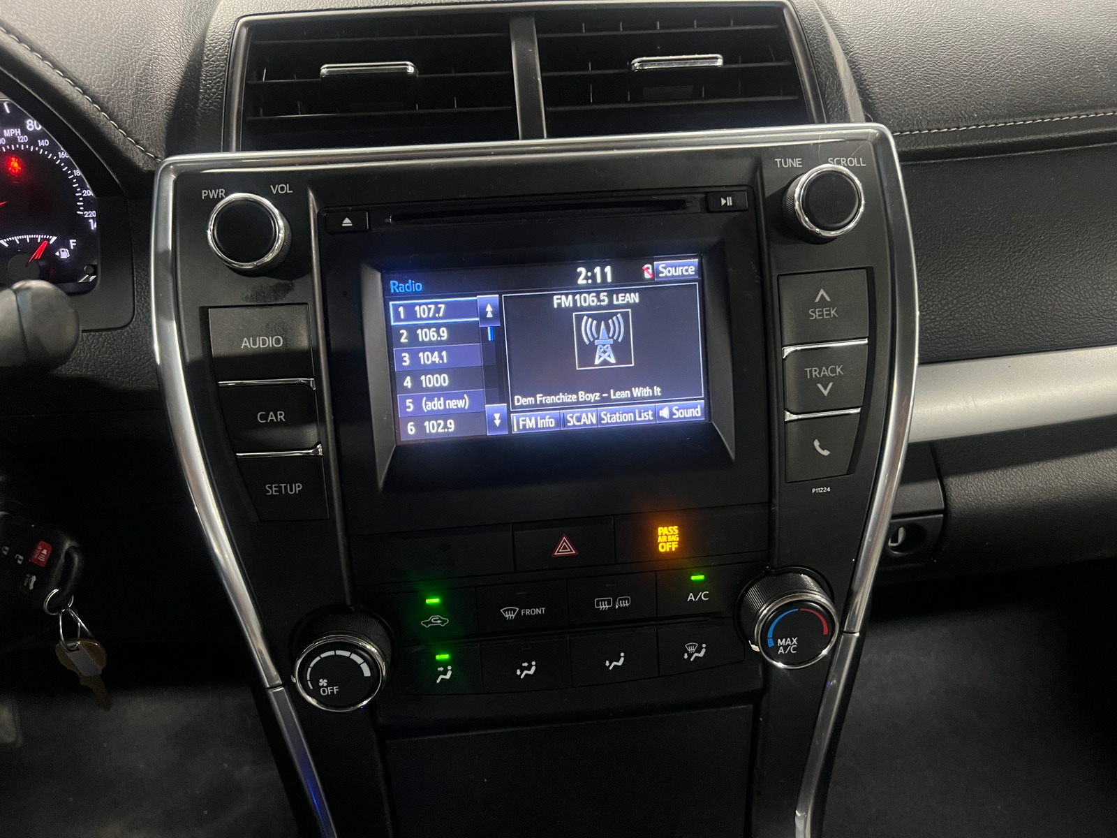 Thumbnail: 2016 Toyota Camry - 4