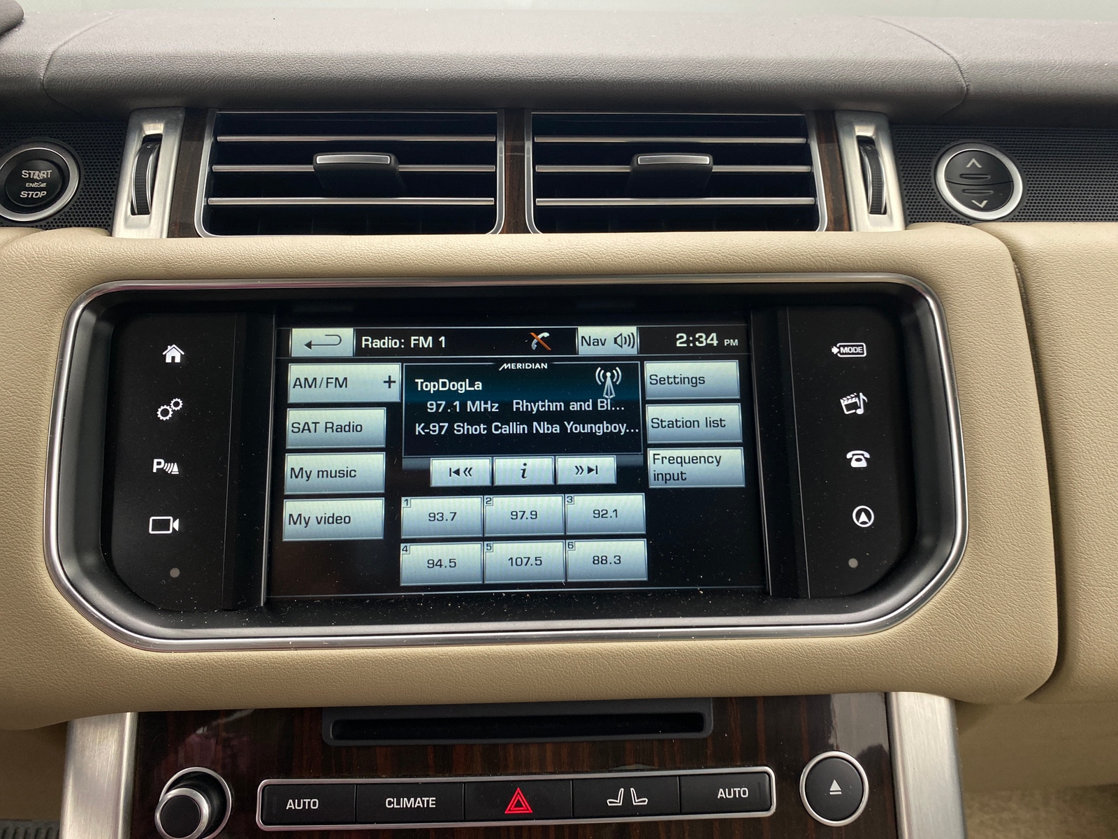 Thumbnail: 2016 Land Rover Range Rover - 3