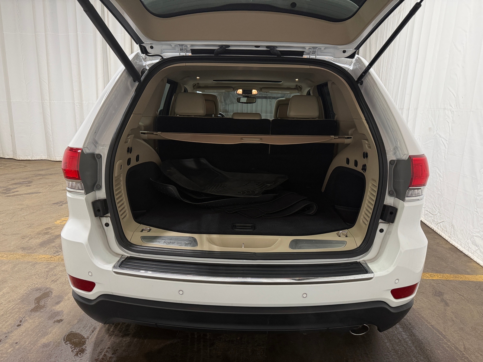 Thumbnail: 2019 Jeep Grand Cherokee - 6