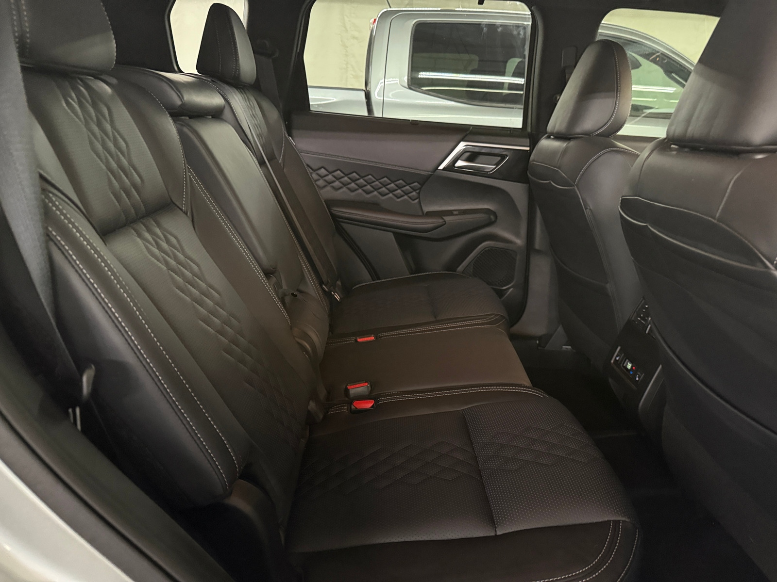 Thumbnail: 2024 Mitsubishi Outlander - 5