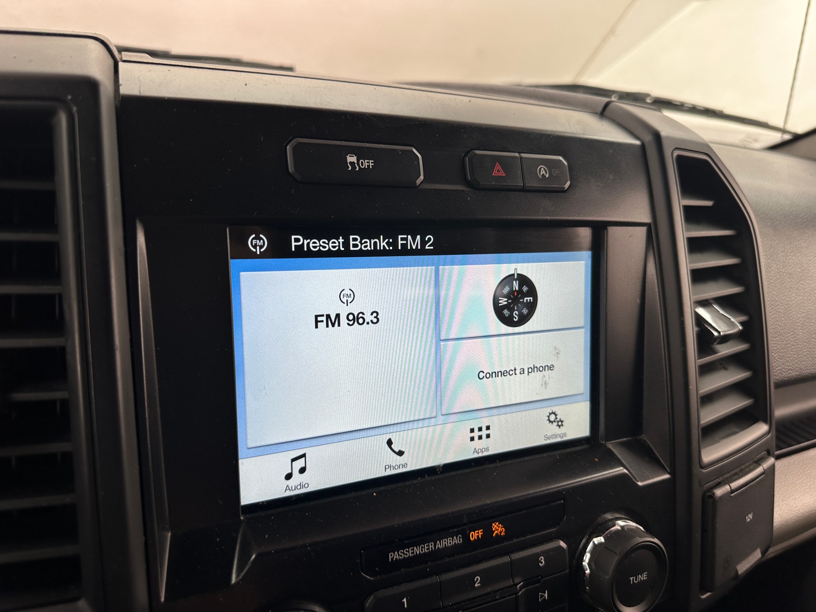 Thumbnail: 2017 Ford Econoline - 4