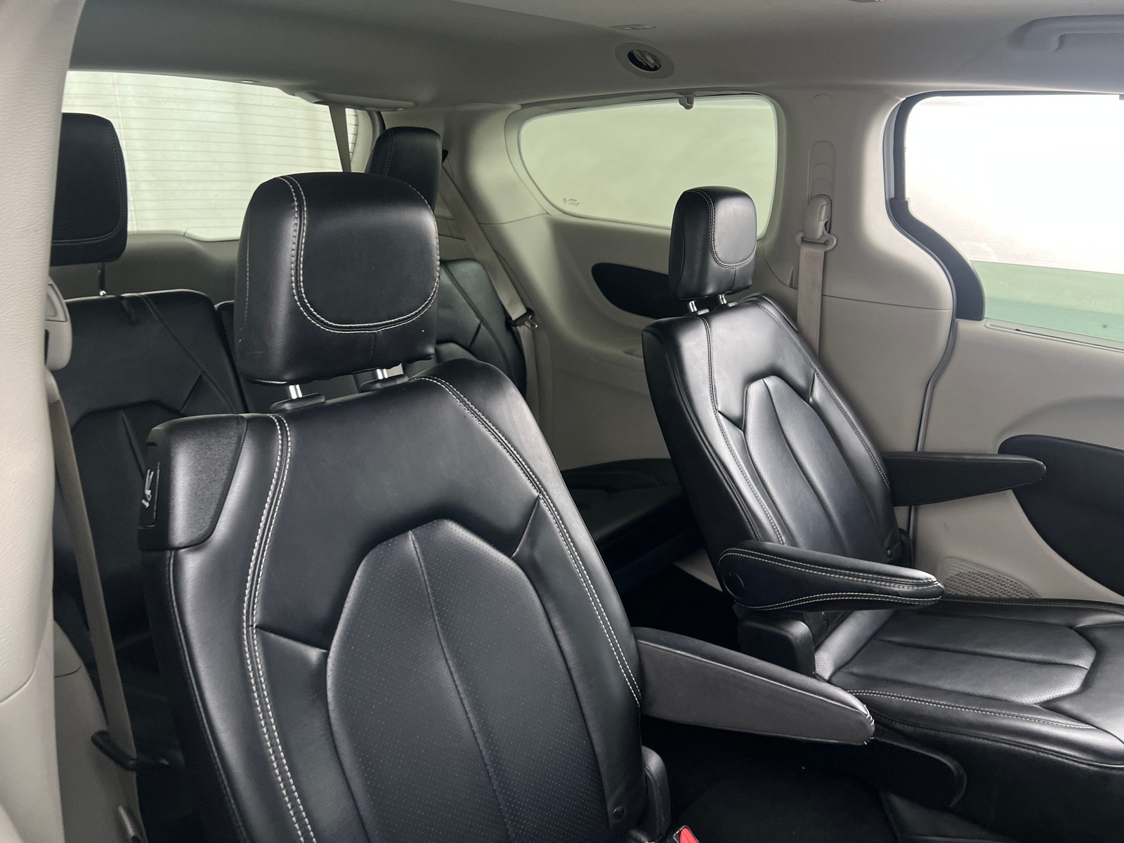 Thumbnail: 2023 Chrysler Pacifica - 5