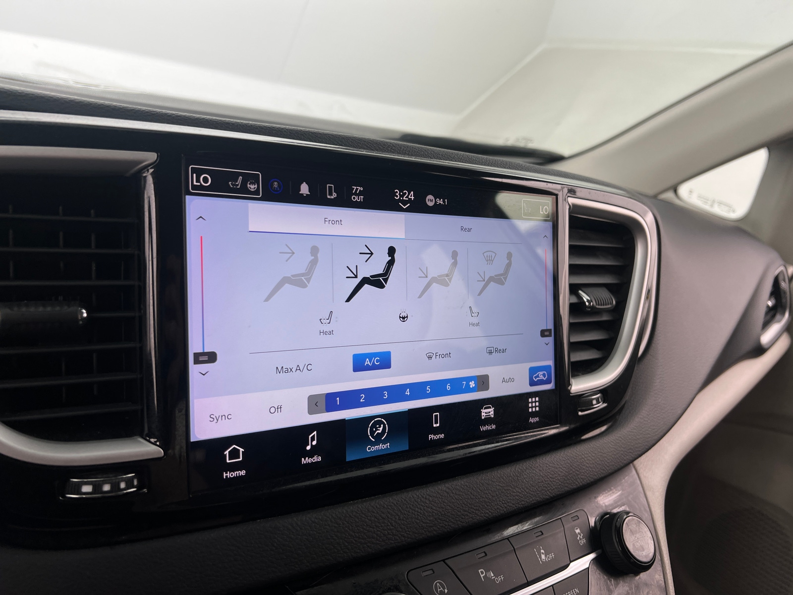 Thumbnail: 2023 Chrysler Pacifica - 3