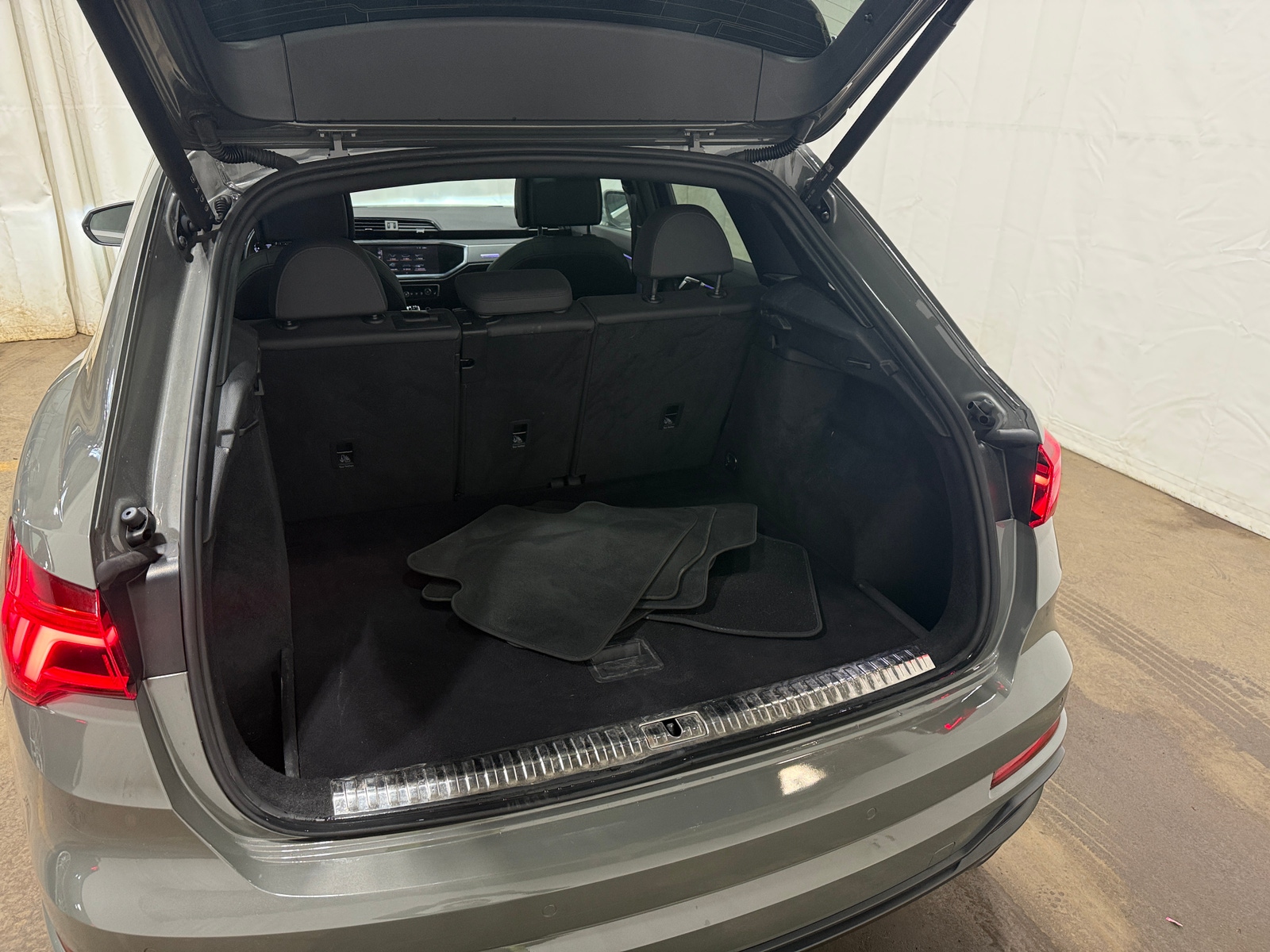 Thumbnail: 2021 Audi Q3 - 7