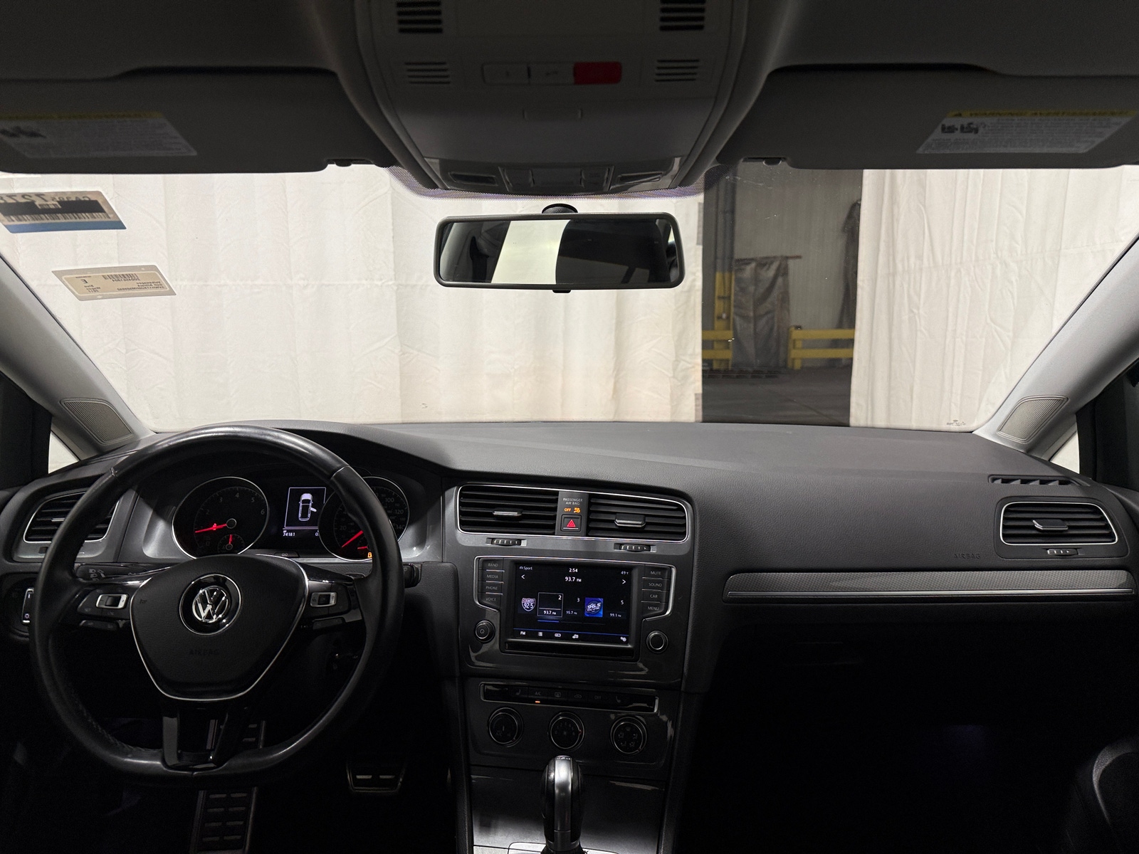 Thumbnail: 2017 Volkswagen Golf - 2