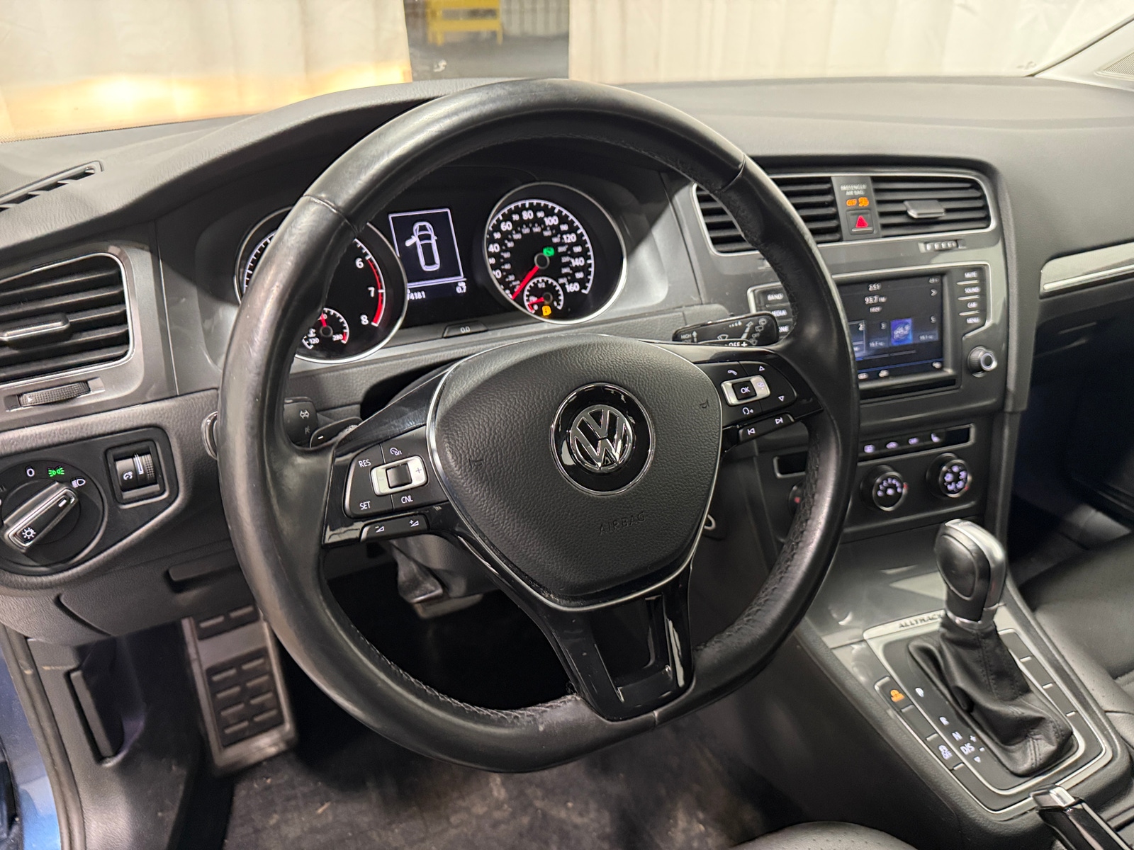 Thumbnail: 2017 Volkswagen Golf - 4