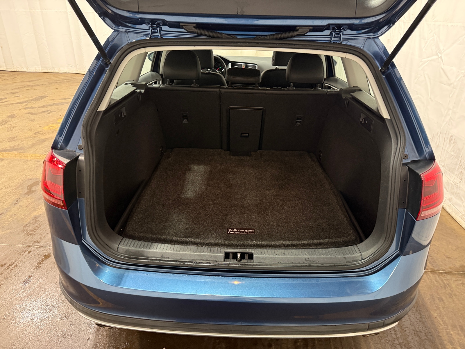 Thumbnail: 2017 Volkswagen Golf - 6