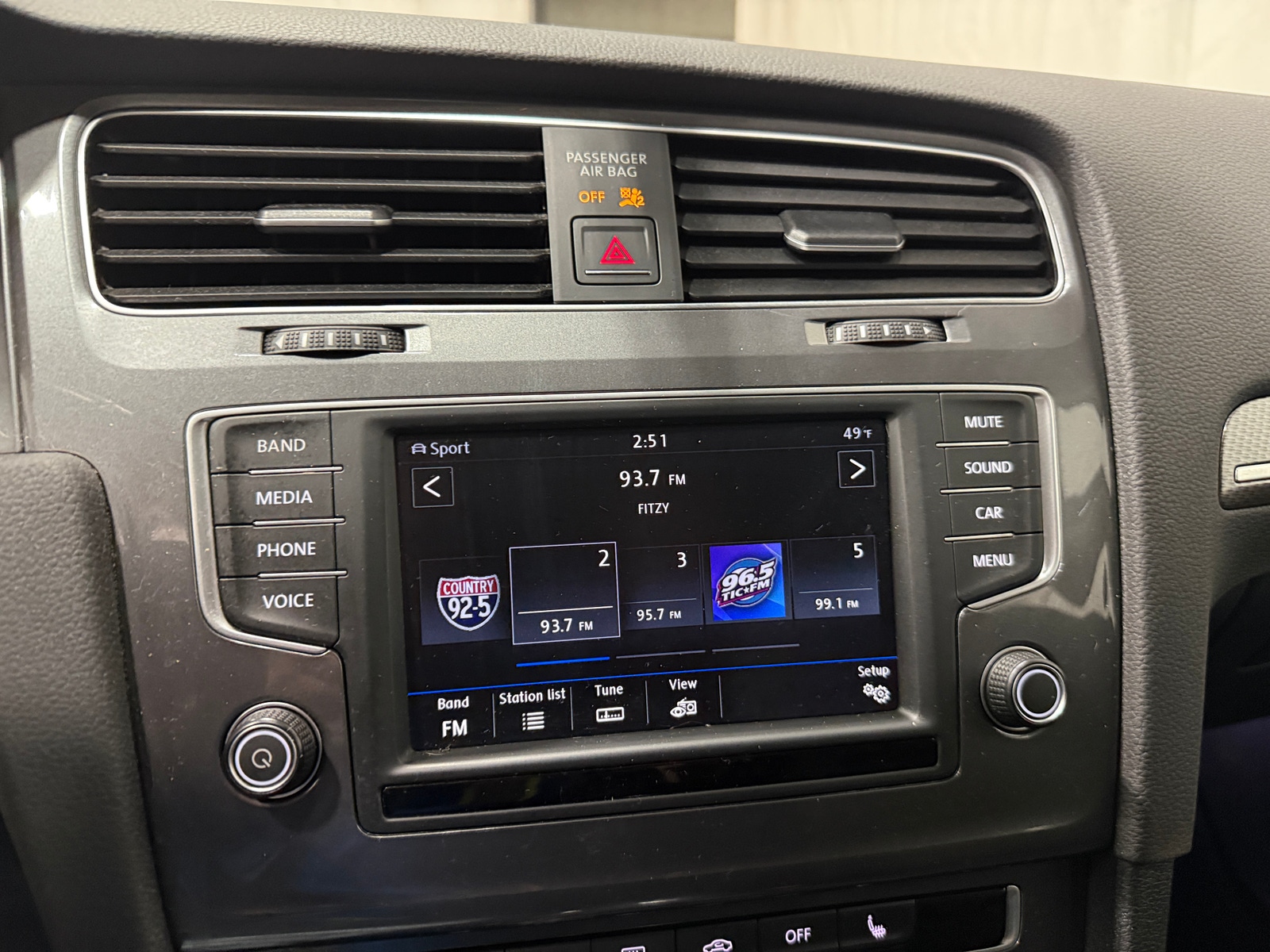 Thumbnail: 2017 Volkswagen Golf - 3