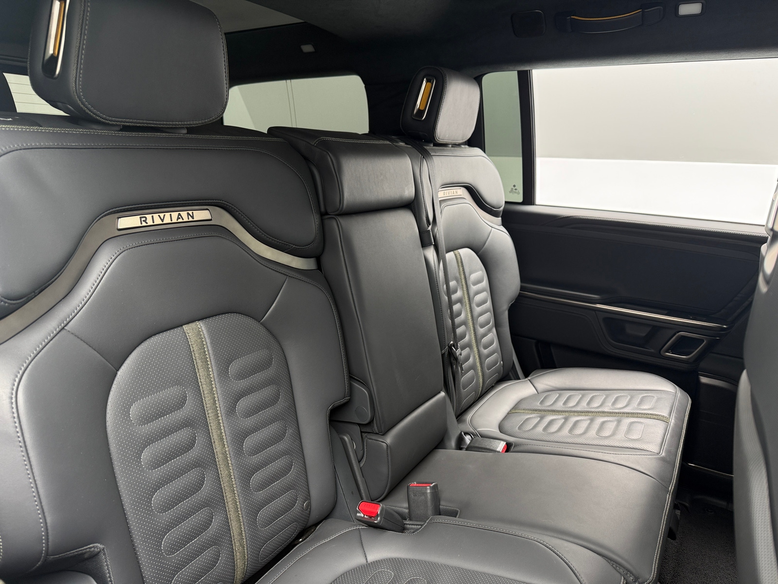 Thumbnail: 2023 Rivian R1S - 5