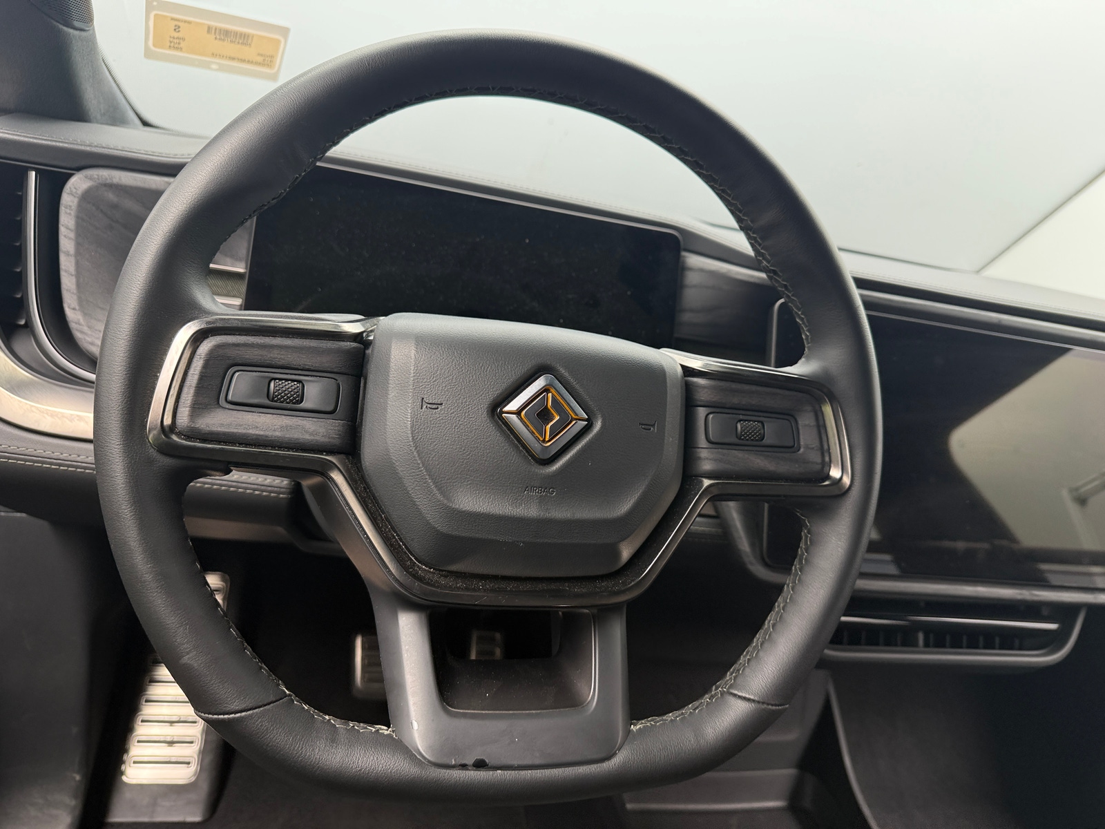 Thumbnail: 2023 Rivian R1S - 4