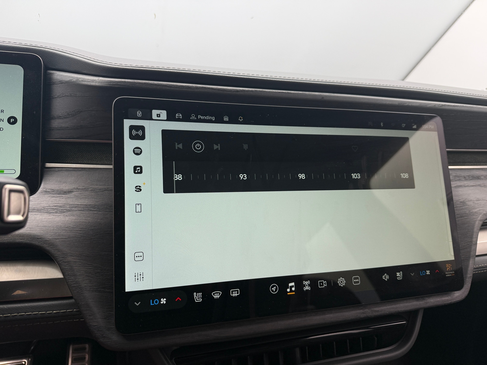 Thumbnail: 2023 Rivian R1S - 3