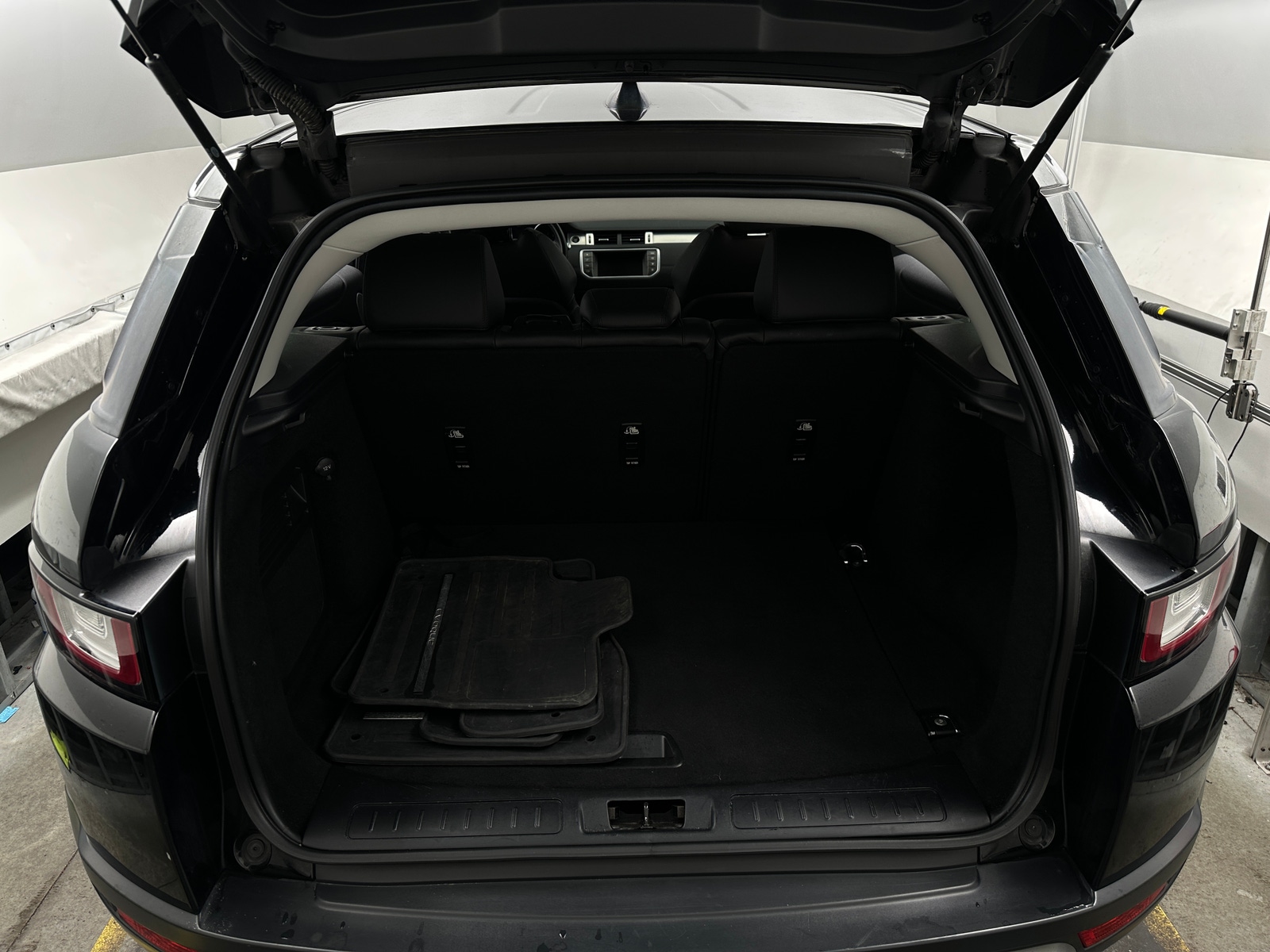 Thumbnail: 2017 Land Rover Range Rover Evoque - 6