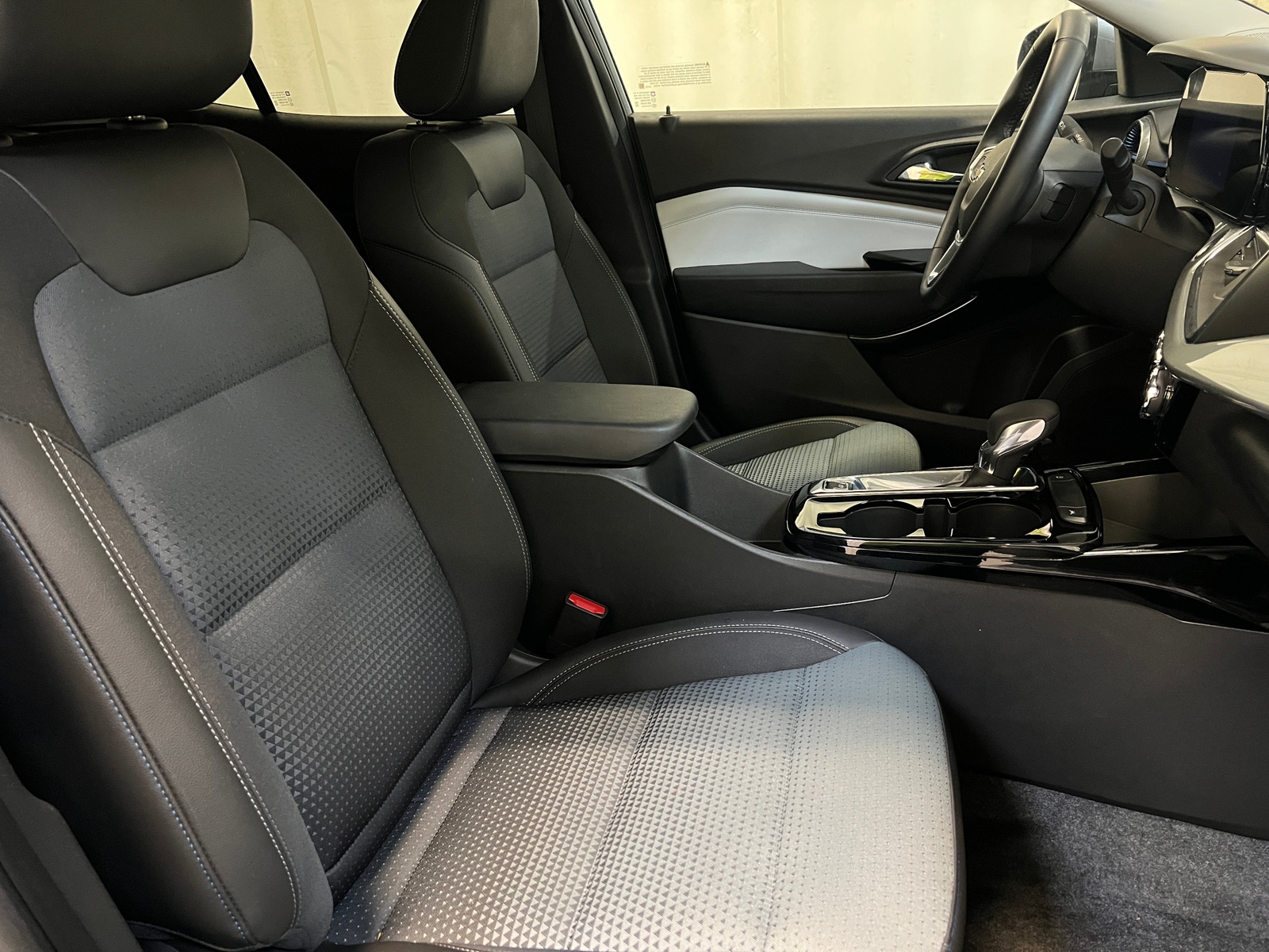 Thumbnail: 2025 Chevrolet Trax - 2