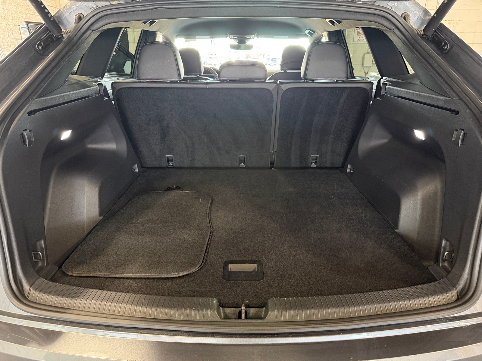 Thumbnail: 2025 Volkswagen Atlas - 6