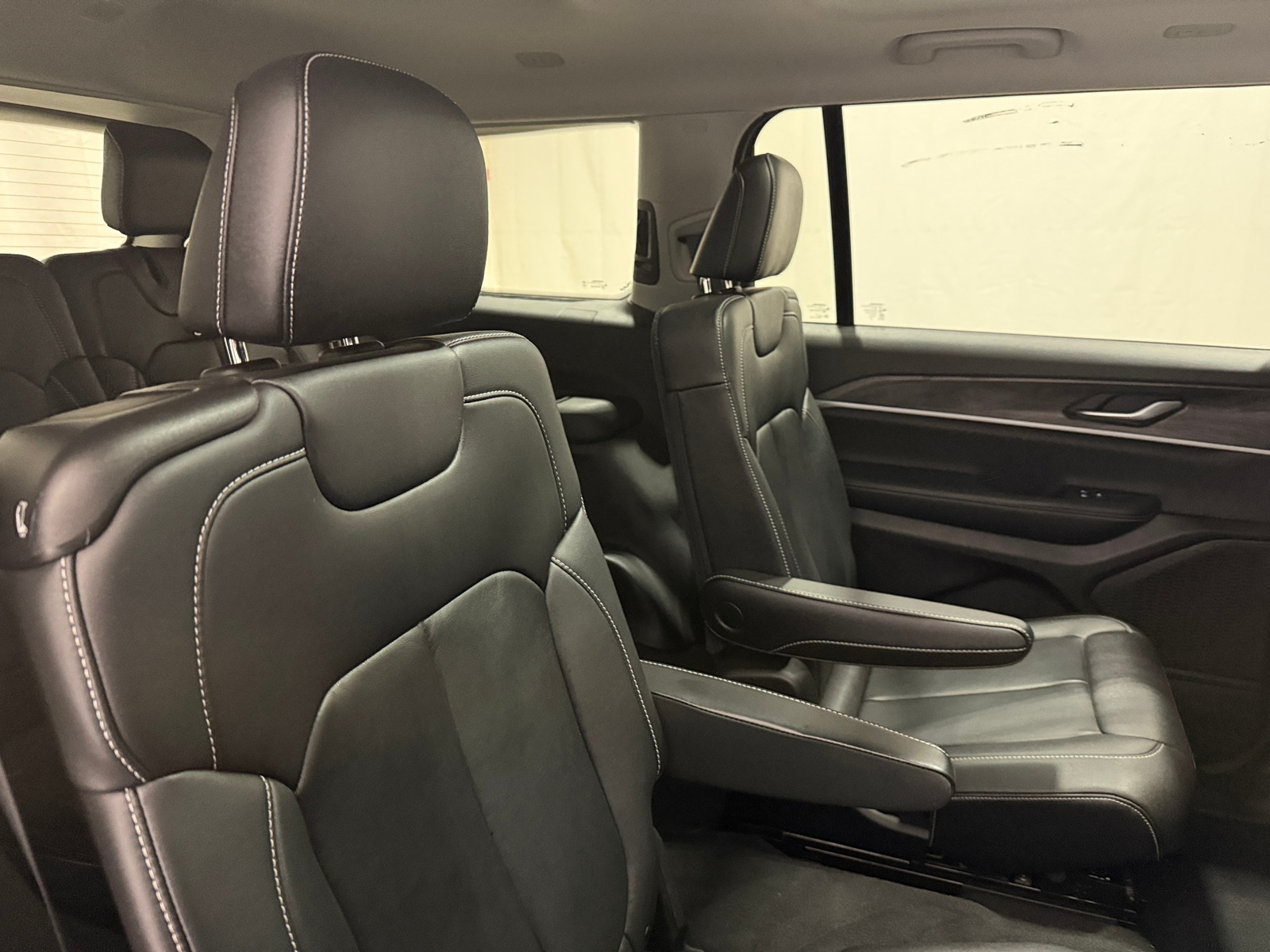 Thumbnail: 2023 Jeep Grand Cherokee L - 5