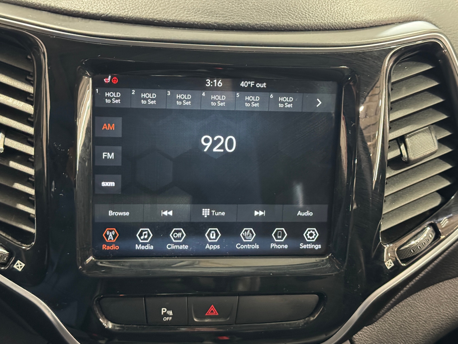 Thumbnail: 2019 Jeep Cherokee - 3