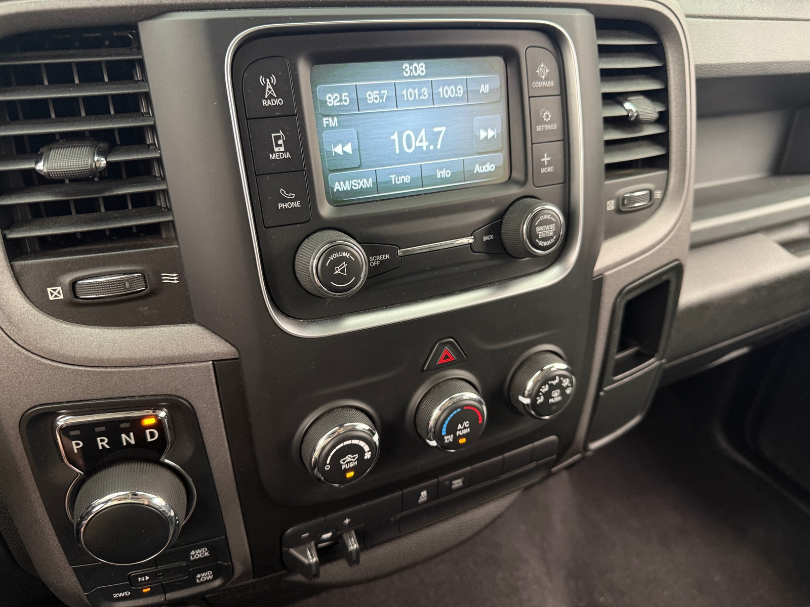 Thumbnail: 2019 RAM 1500 Classic - 4