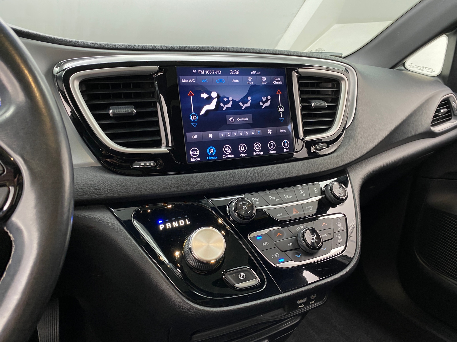 Thumbnail: 2020 Chrysler Pacifica - 3