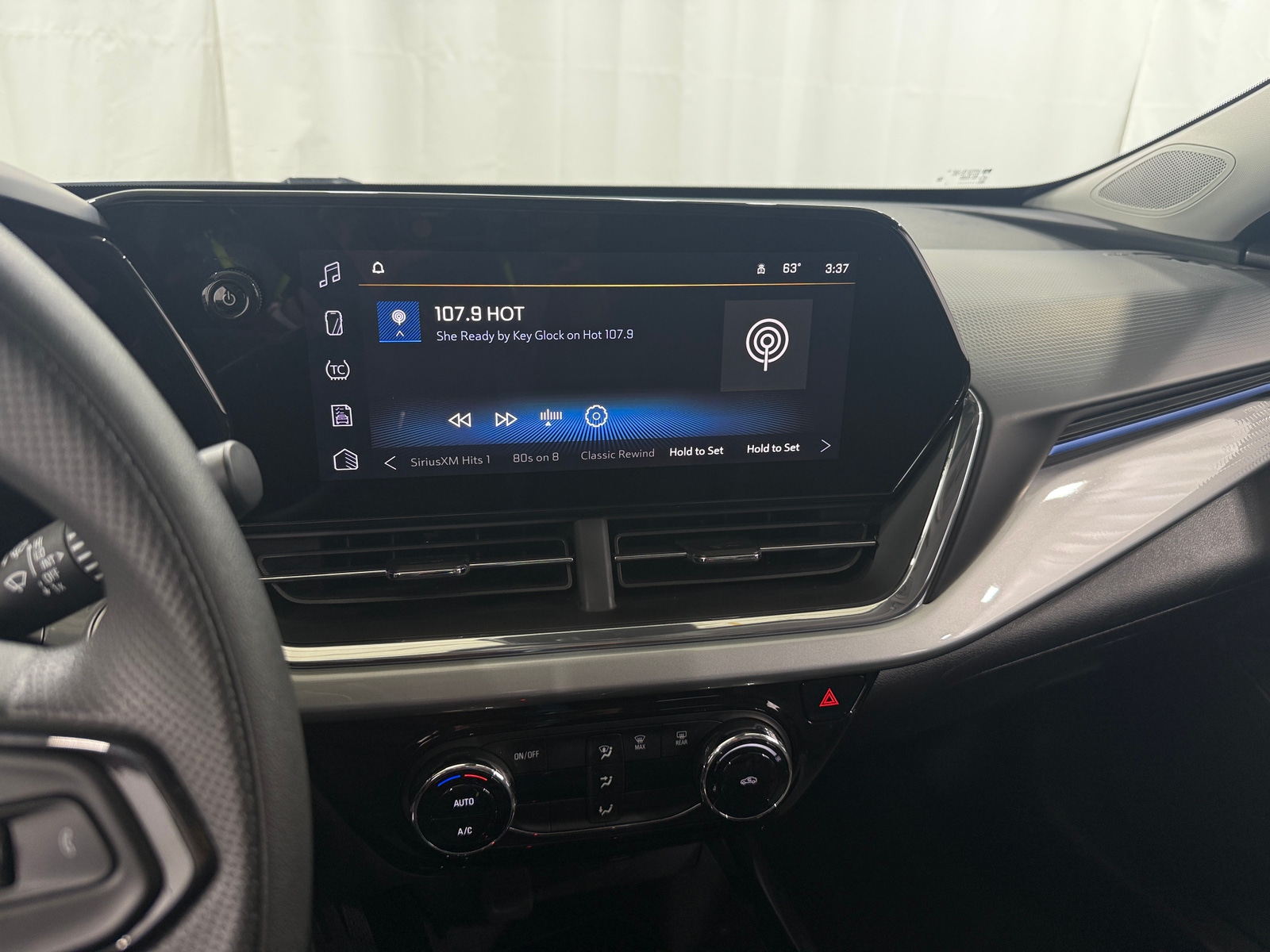 Thumbnail: 2025 Chevrolet Trax - 4