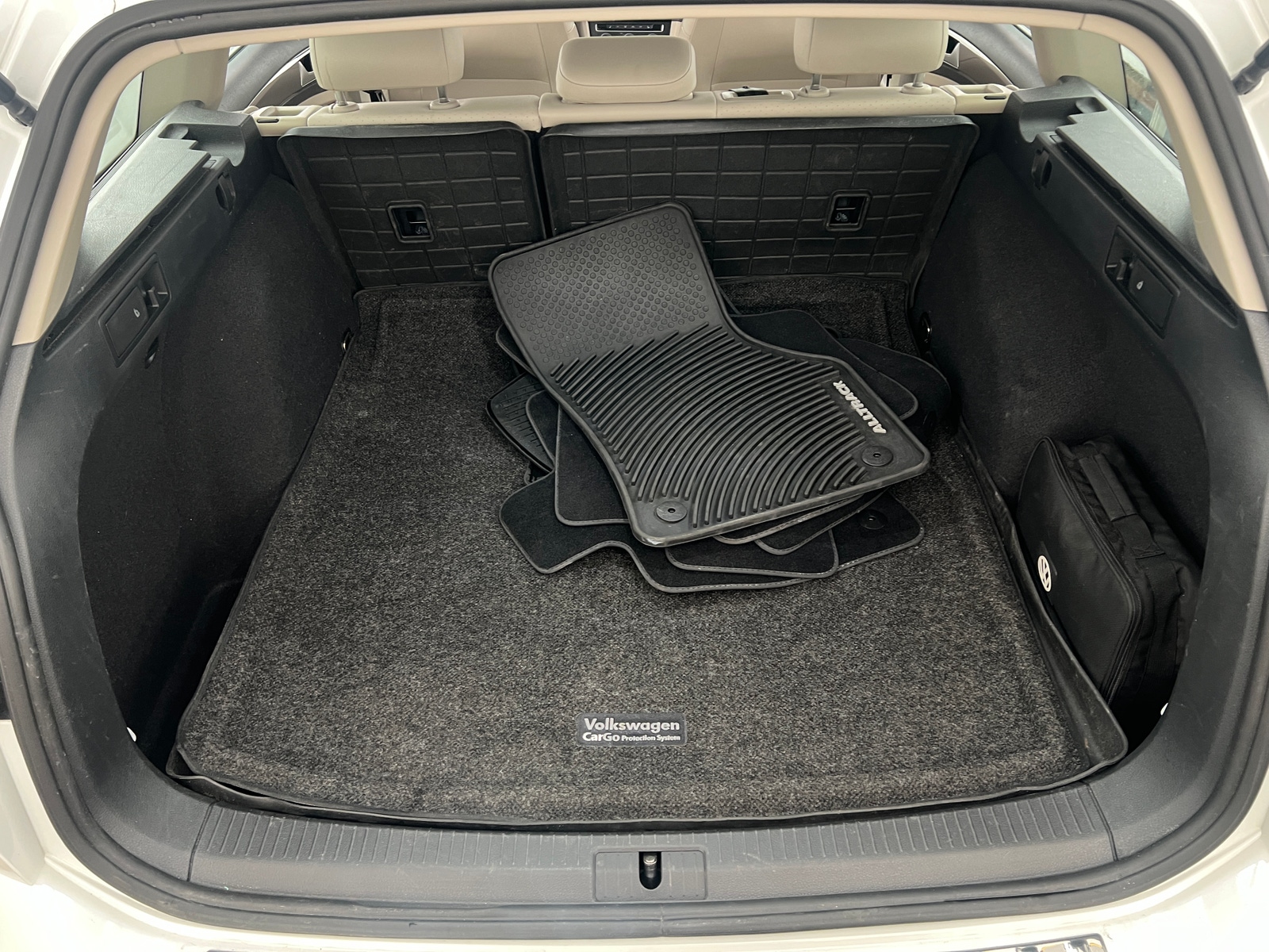 Thumbnail: 2019 Volkswagen Golf - 6