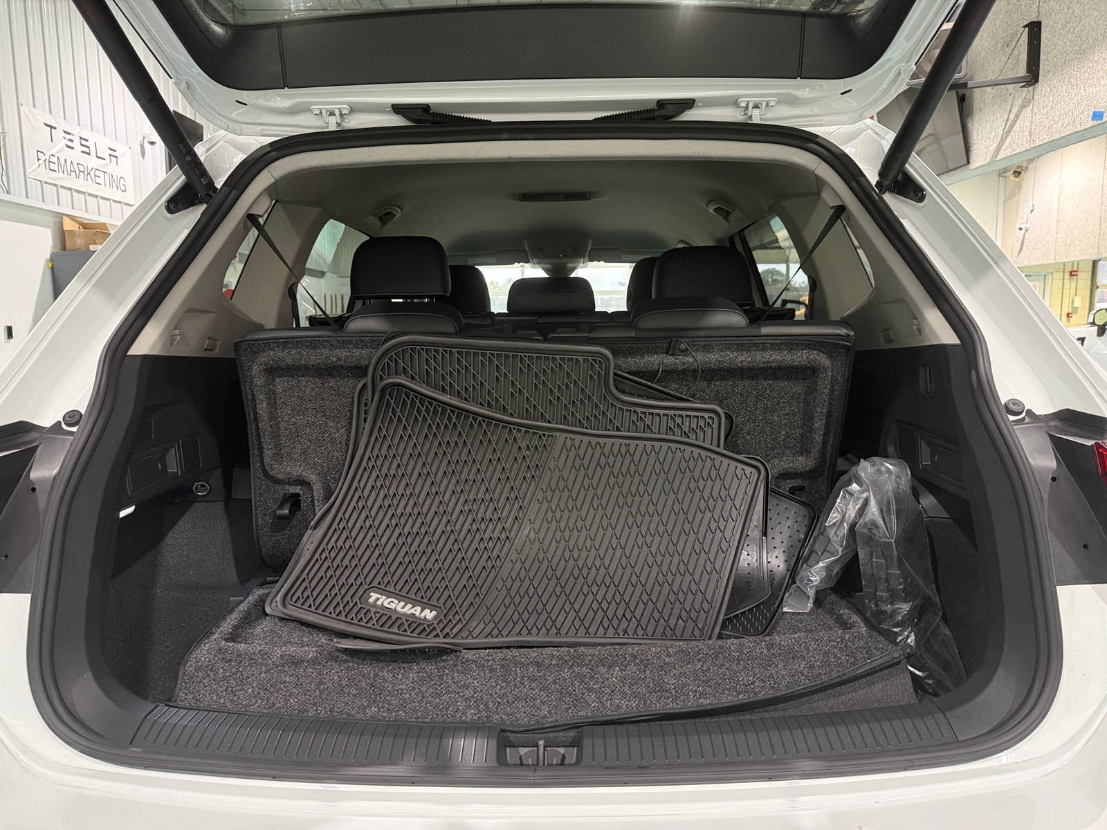 Thumbnail: 2024 Volkswagen Tiguan - 6