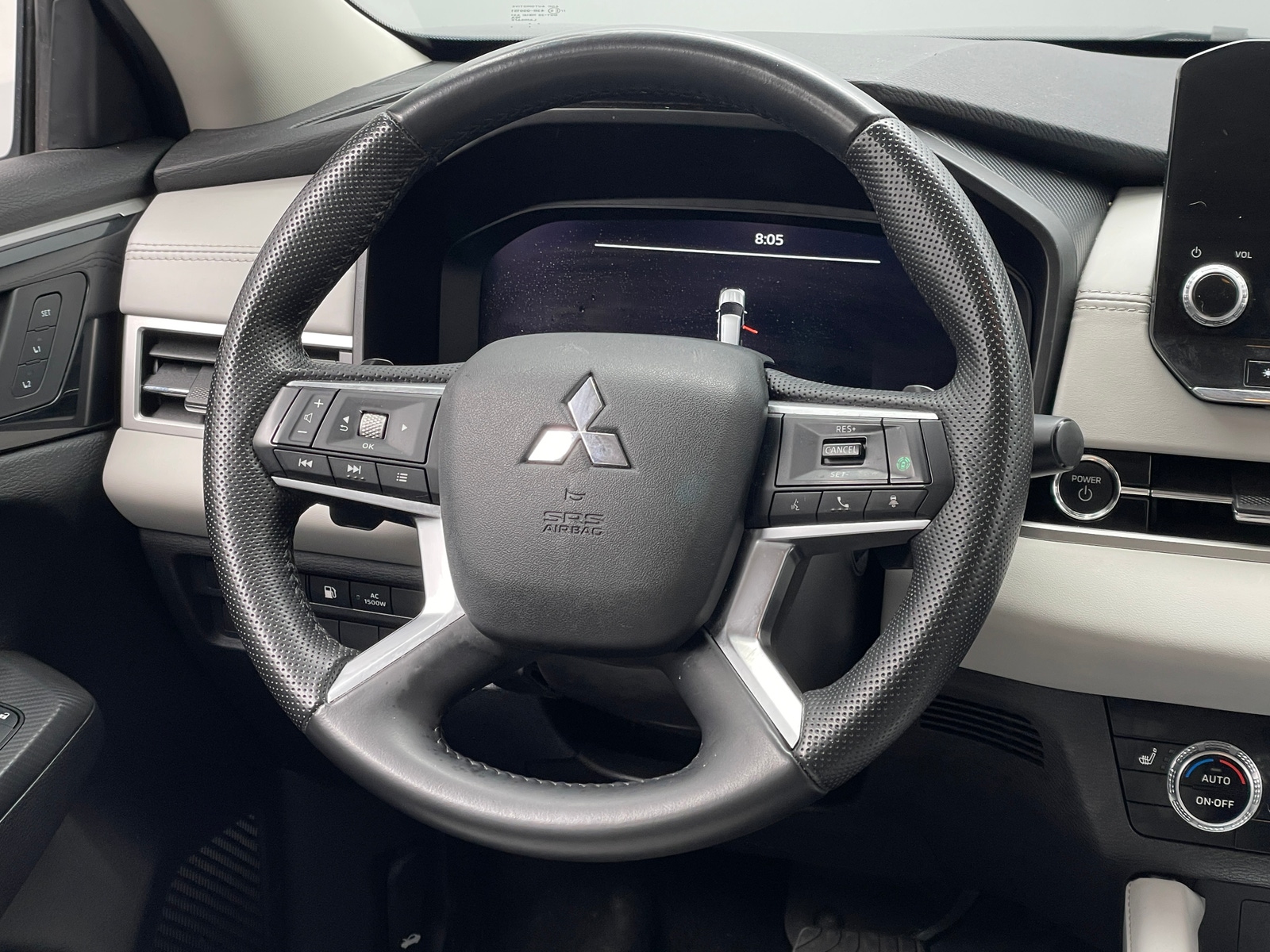 Thumbnail: 2024 Mitsubishi Outlander - 4