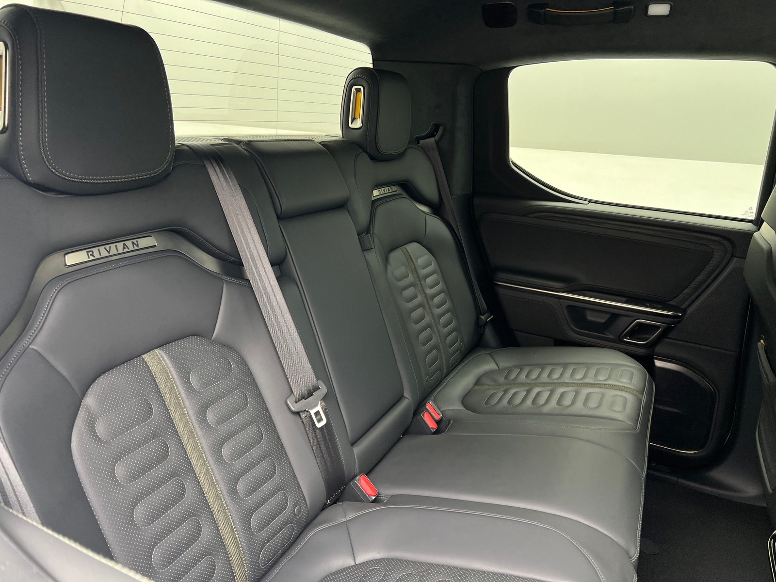 Thumbnail: 2022 Rivian R1T - 5