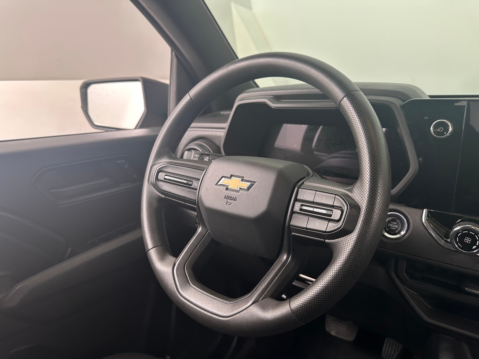Thumbnail: 2023 Chevrolet Colorado - 5