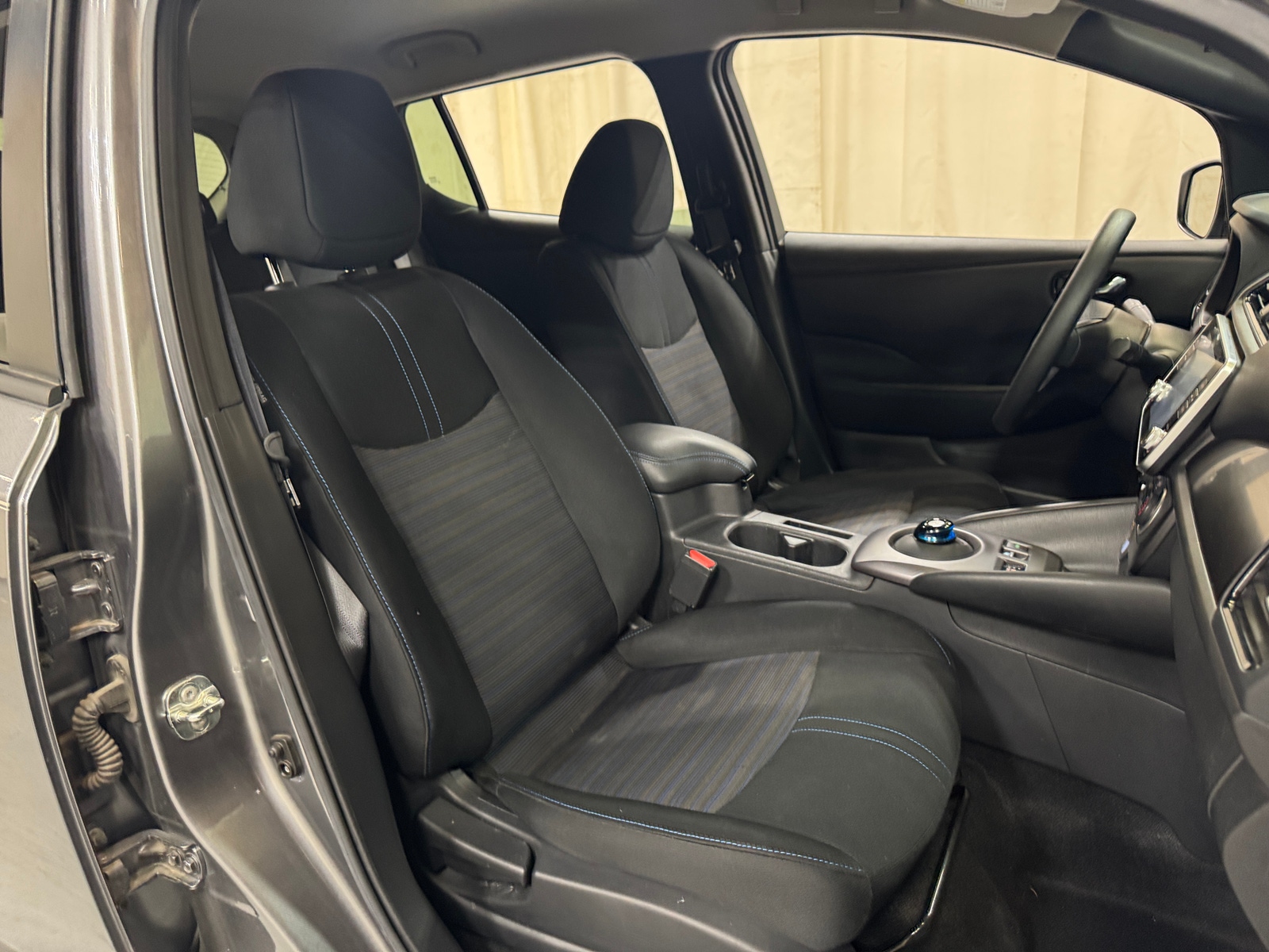 Thumbnail: 2022 Nissan Leaf - 2