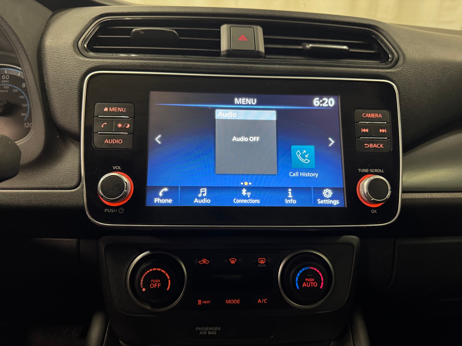 Thumbnail: 2022 Nissan Leaf - 4