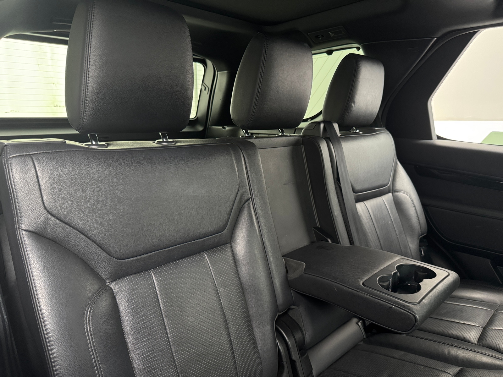 Thumbnail: 2020 Land Rover Discovery - 5