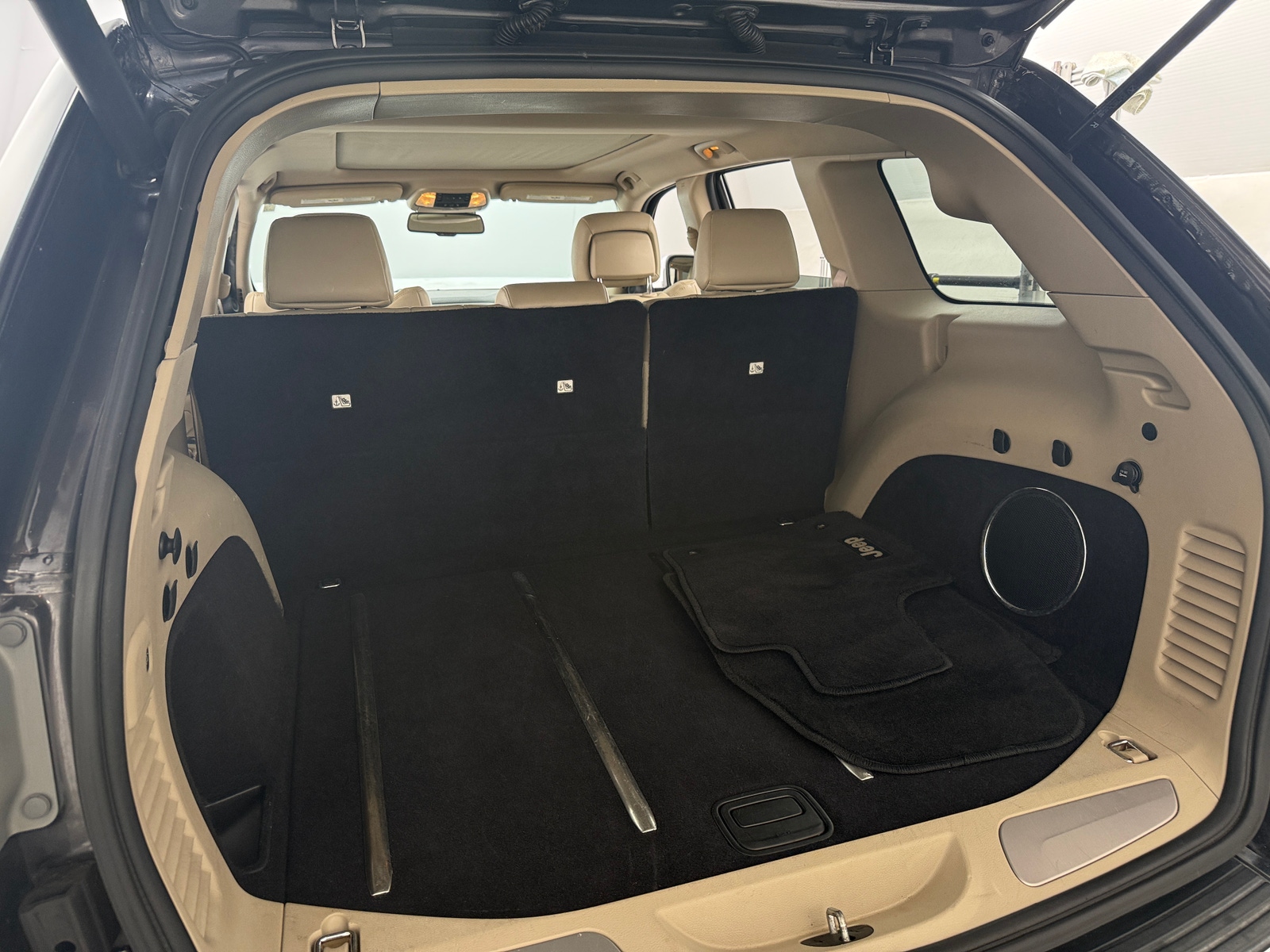 Thumbnail: 2014 Jeep Grand Cherokee - 6