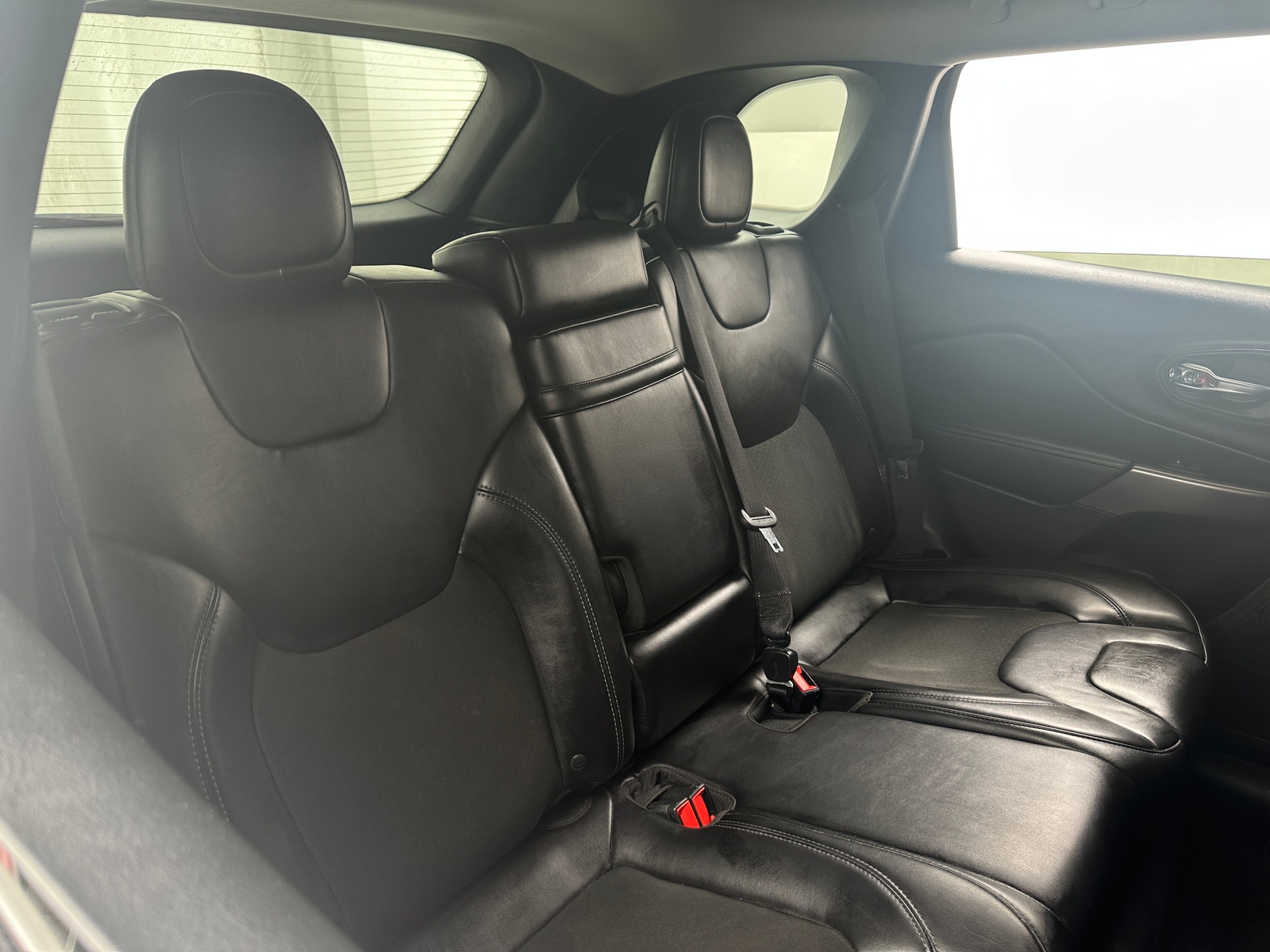 Thumbnail: 2019 Jeep Cherokee - 6