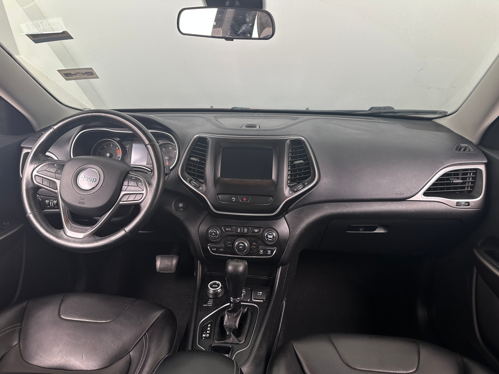 Thumbnail: 2019 Jeep Cherokee - 3