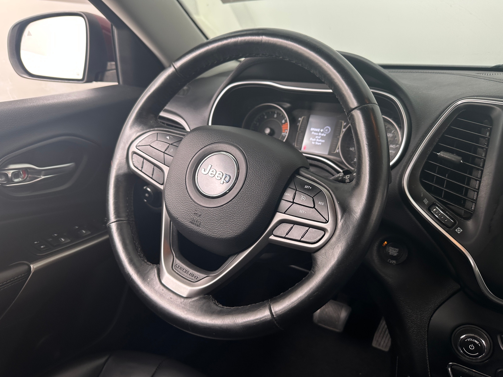 Thumbnail: 2019 Jeep Cherokee - 5