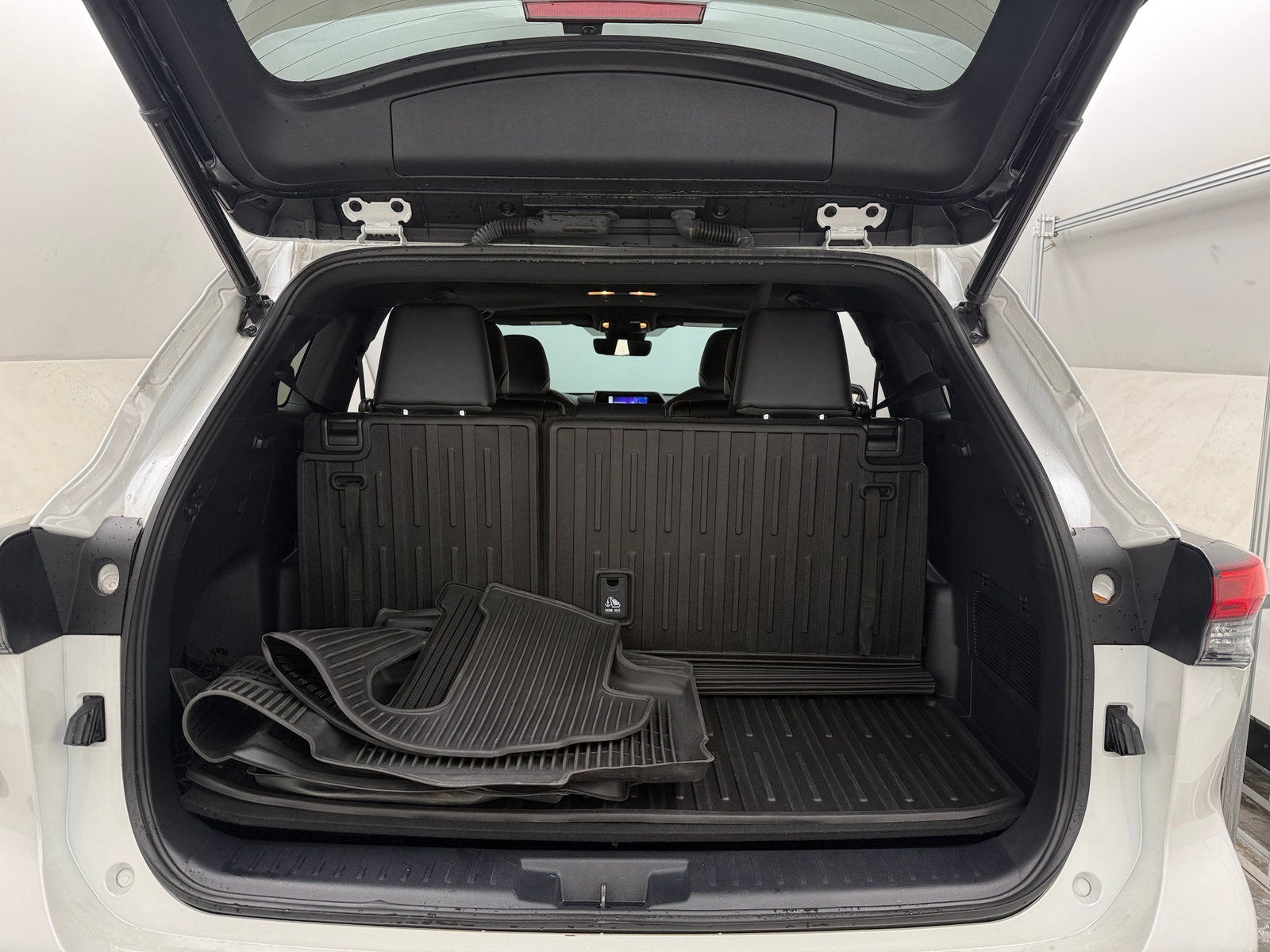 Thumbnail: 2023 Toyota Highlander - 6