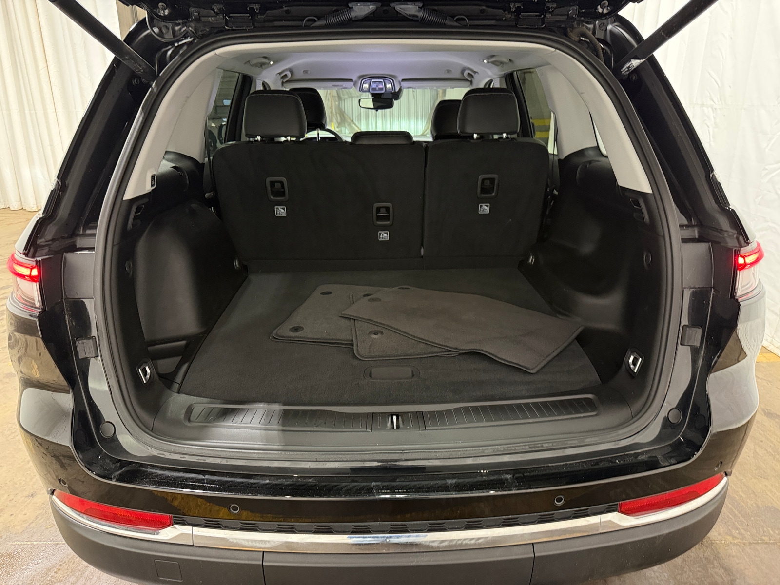 Thumbnail: 2023 Jeep Grand Cherokee - 6