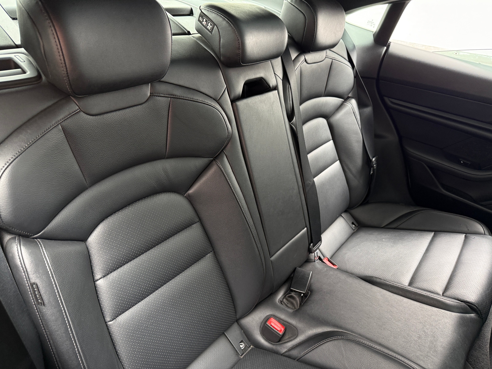 Thumbnail: 2022 Porsche Taycan - 5