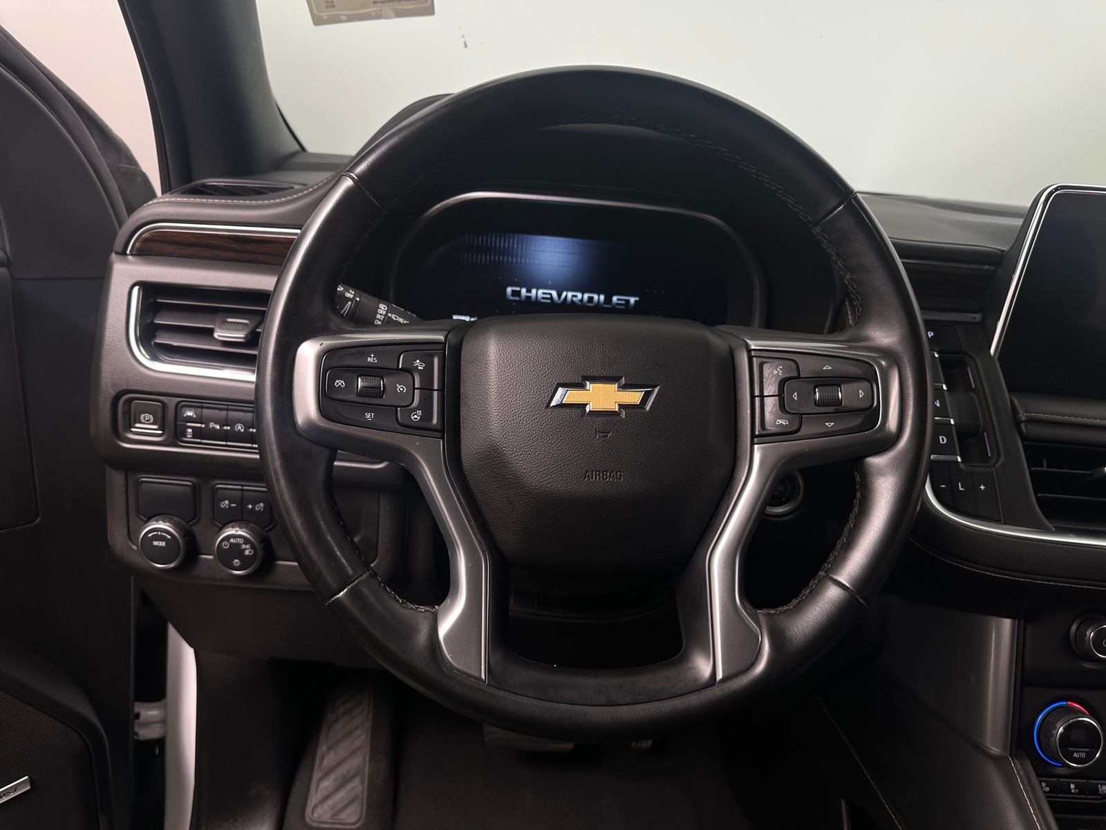 Thumbnail: 2023 Chevrolet Suburban - 4