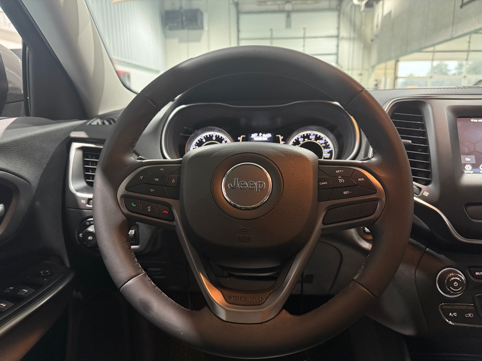 Thumbnail: 2020 Jeep Cherokee - 4