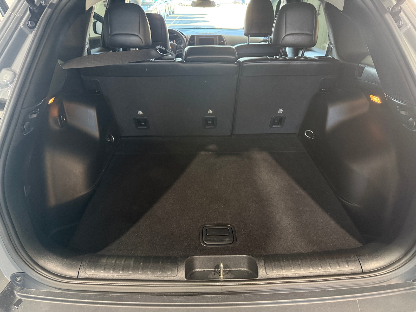 Thumbnail: 2020 Jeep Cherokee - 6