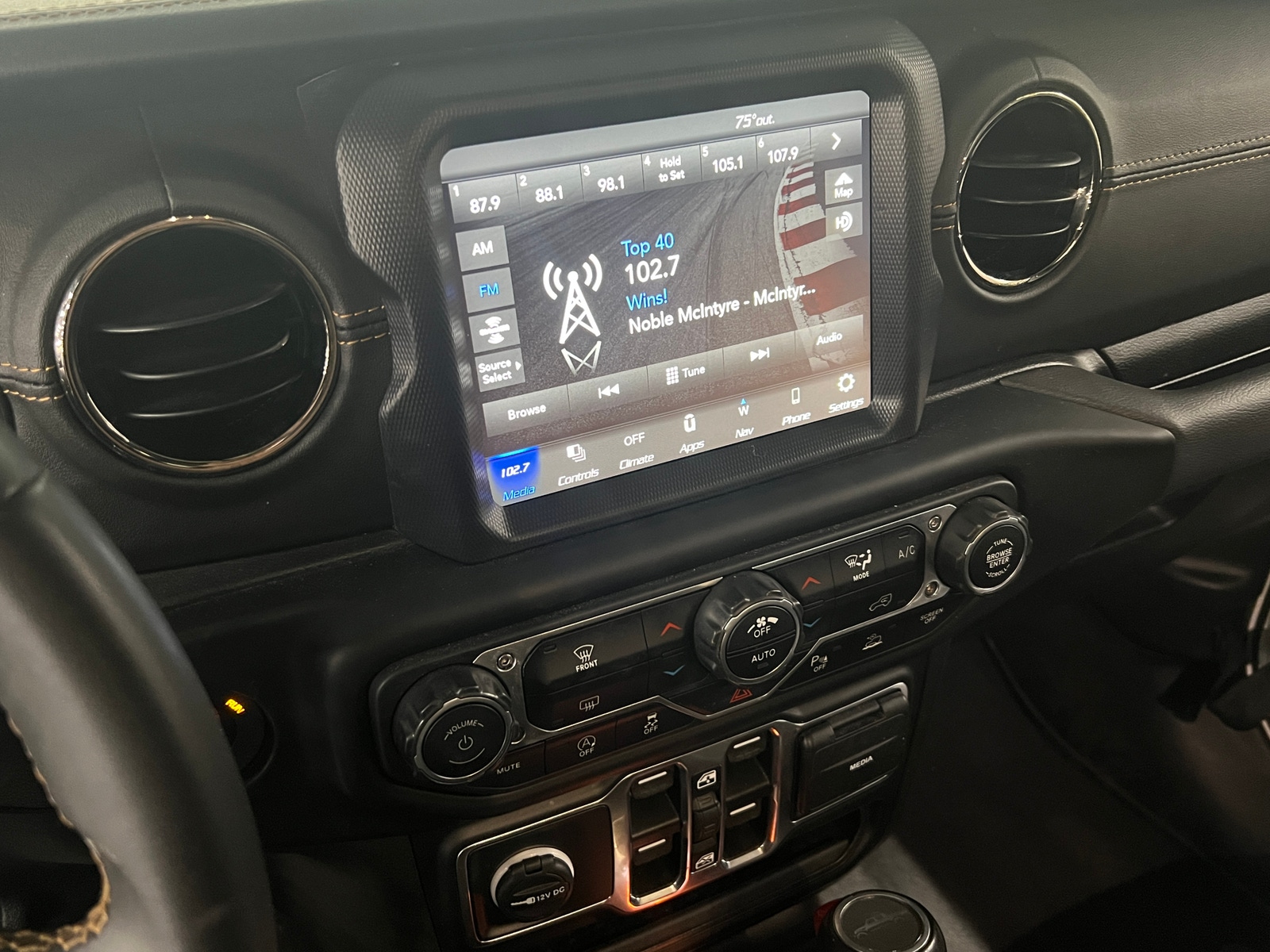 Thumbnail: 2023 Jeep Gladiator - 3