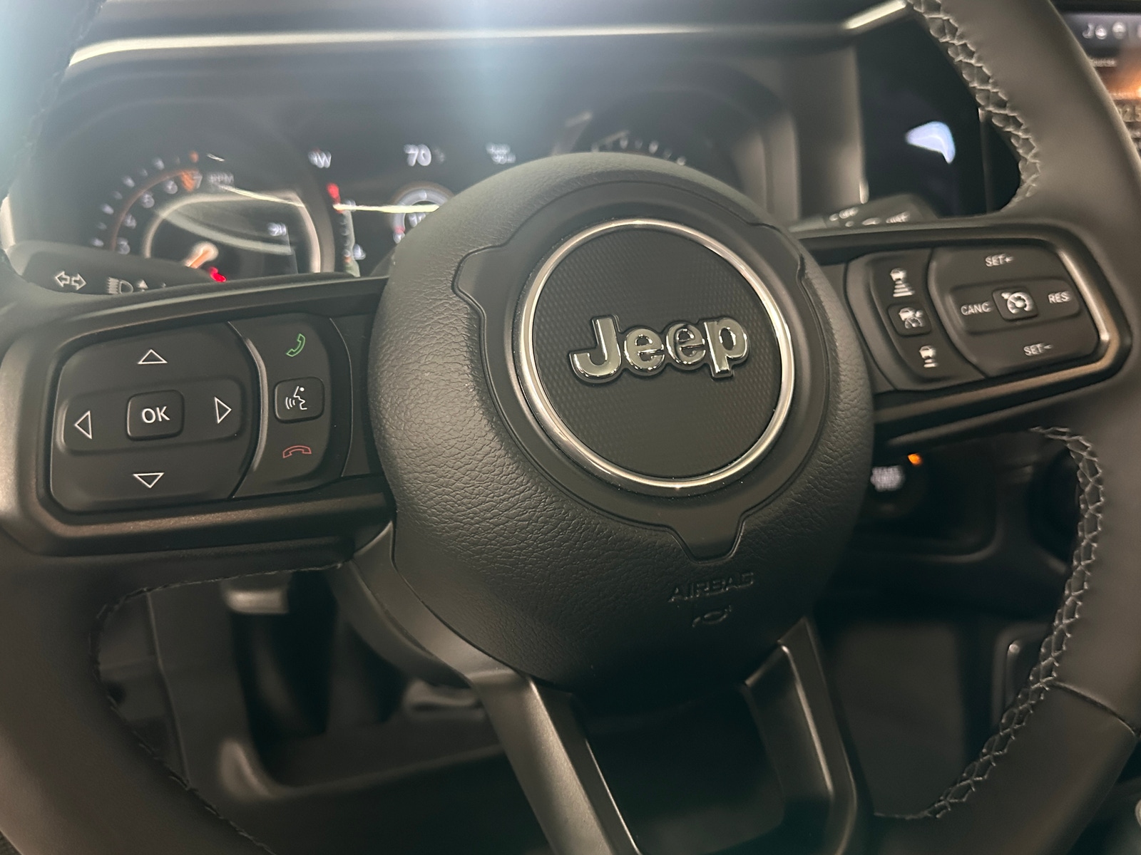 Thumbnail: 2025 Jeep Gladiator - 4