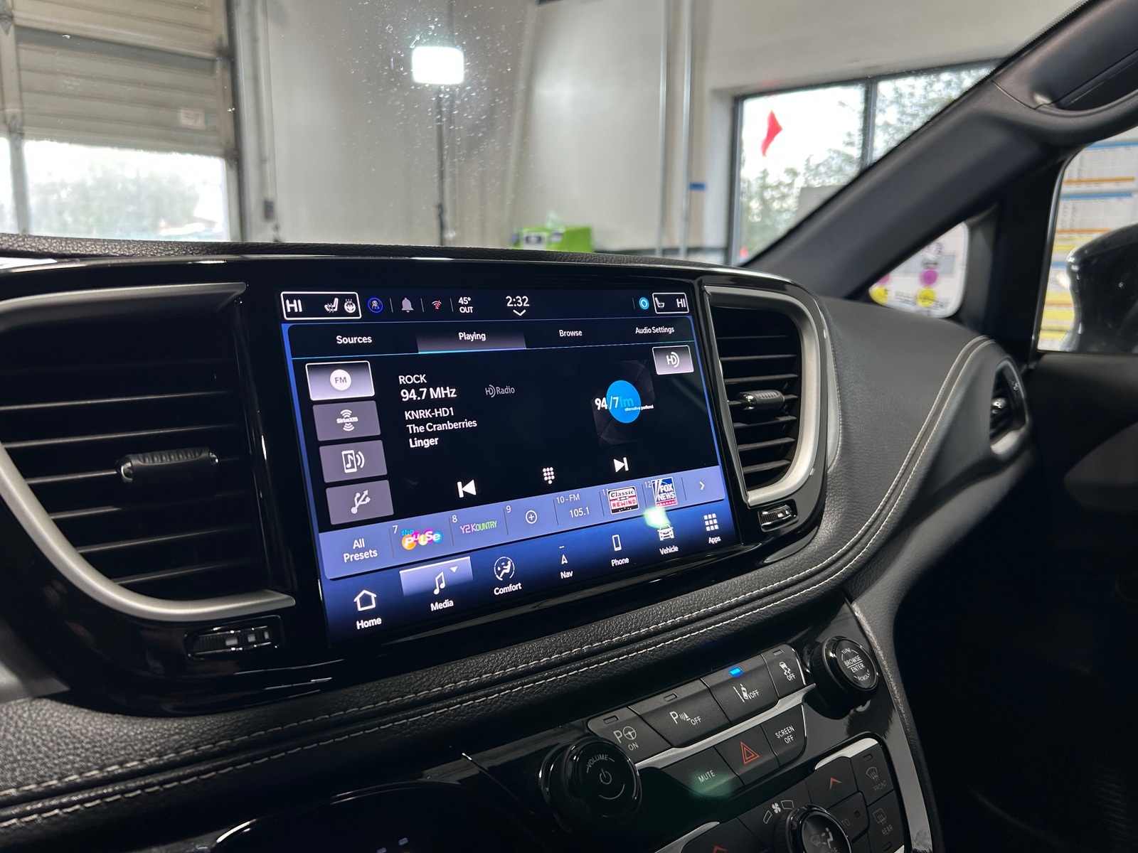 Thumbnail: 2024 Chrysler Pacifica - 3