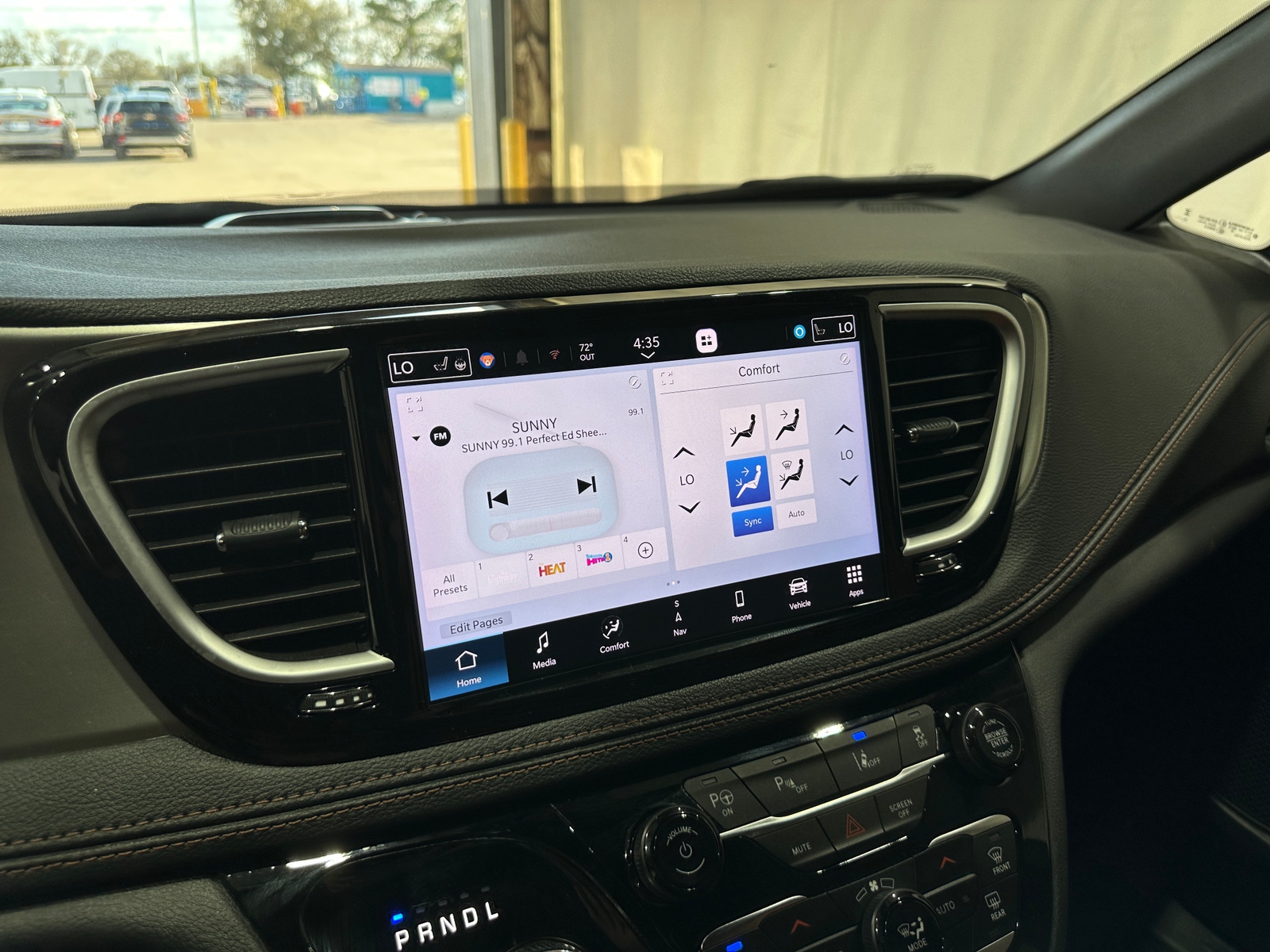 Thumbnail: 2025 Chrysler Pacifica - 3