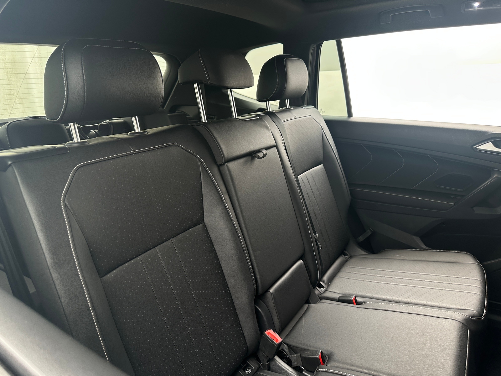 Thumbnail: 2023 Volkswagen Tiguan - 5