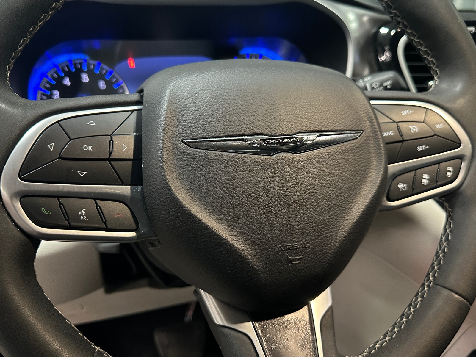 Thumbnail: 2024 Chrysler Pacifica - 4