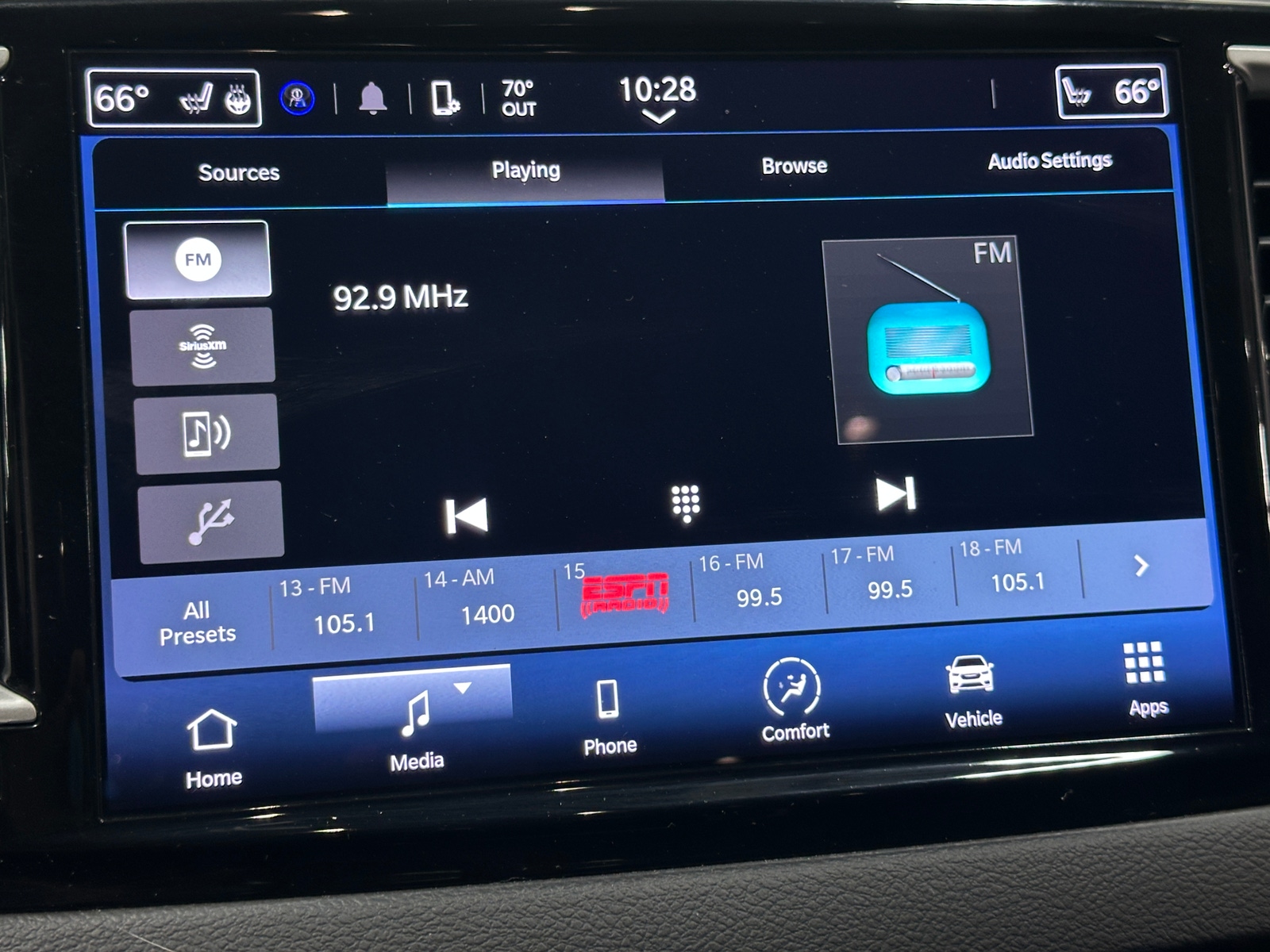 Thumbnail: 2024 Chrysler Pacifica - 3